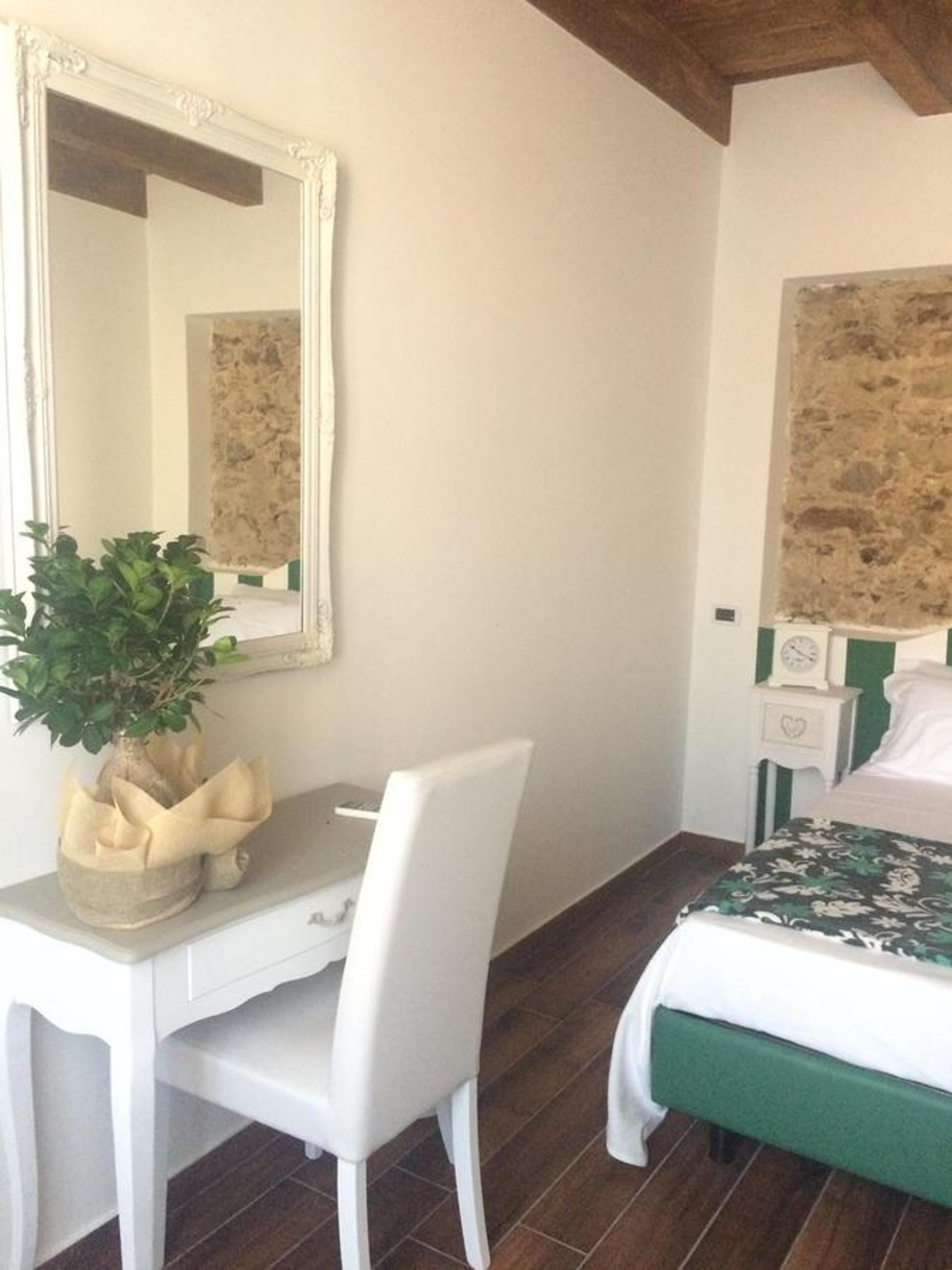 Double Room - Photo 15