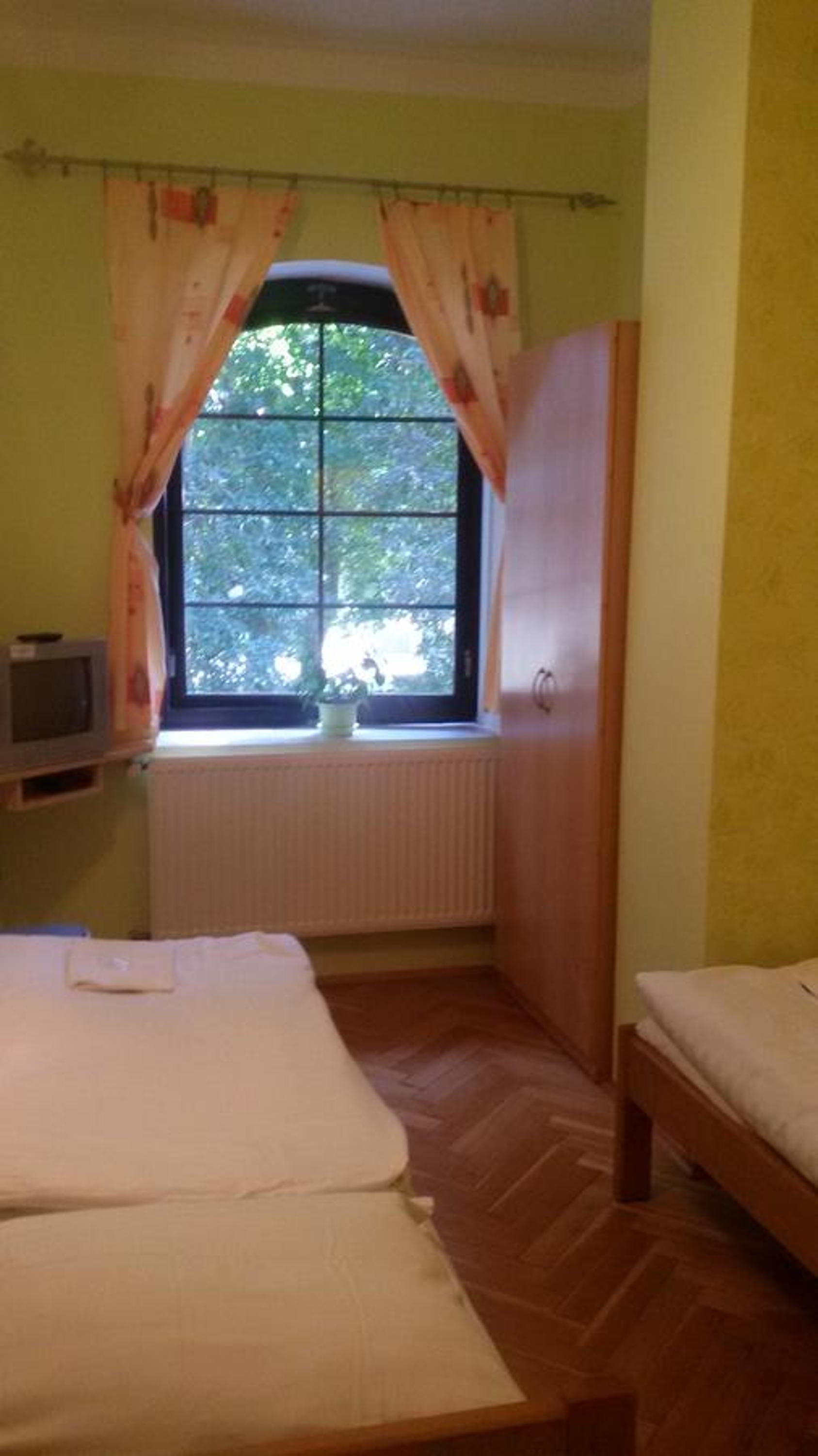 Twin Room with Bathroom photo 2