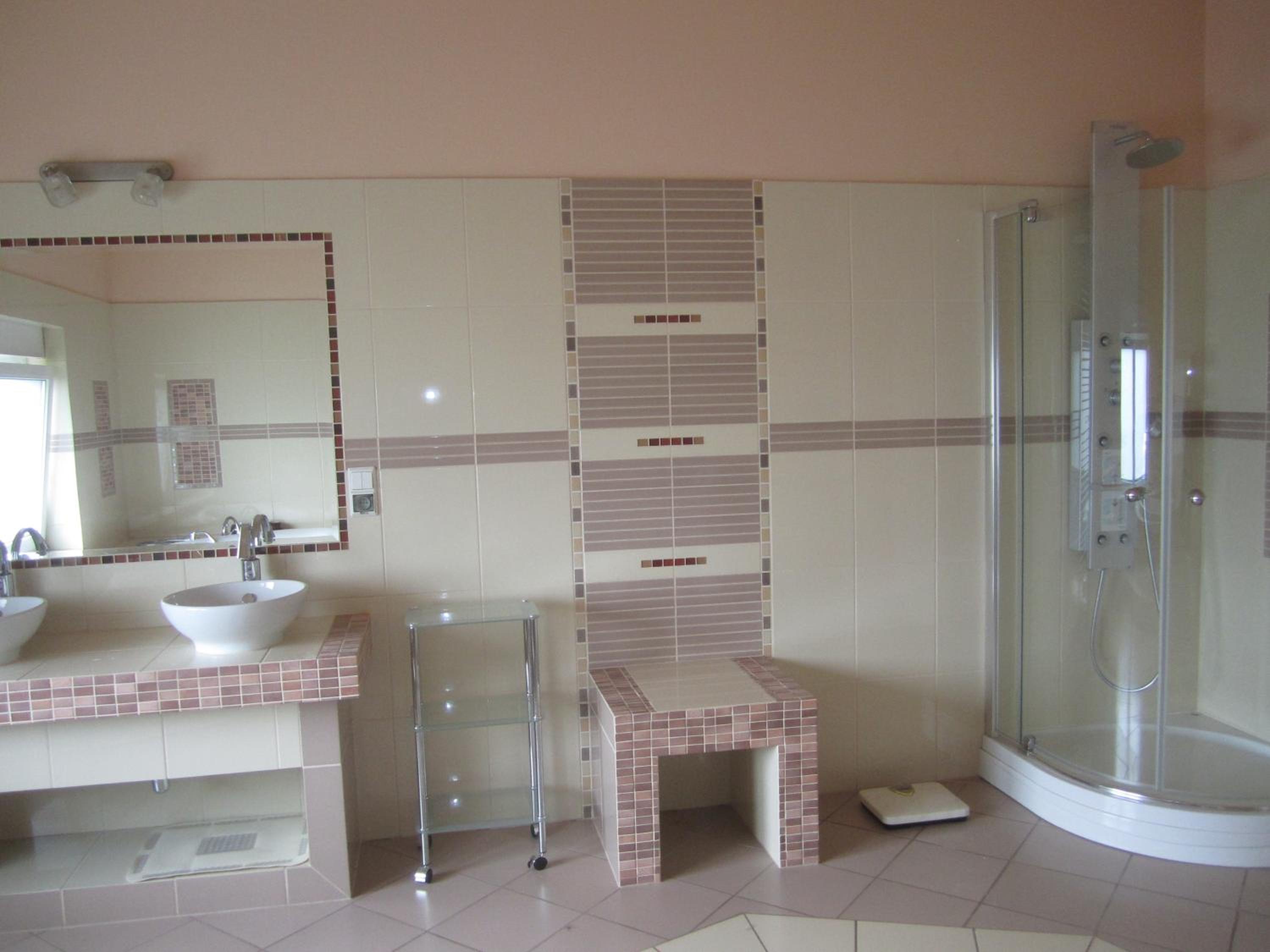 Deluxe Double Room with Bath - Photo 6