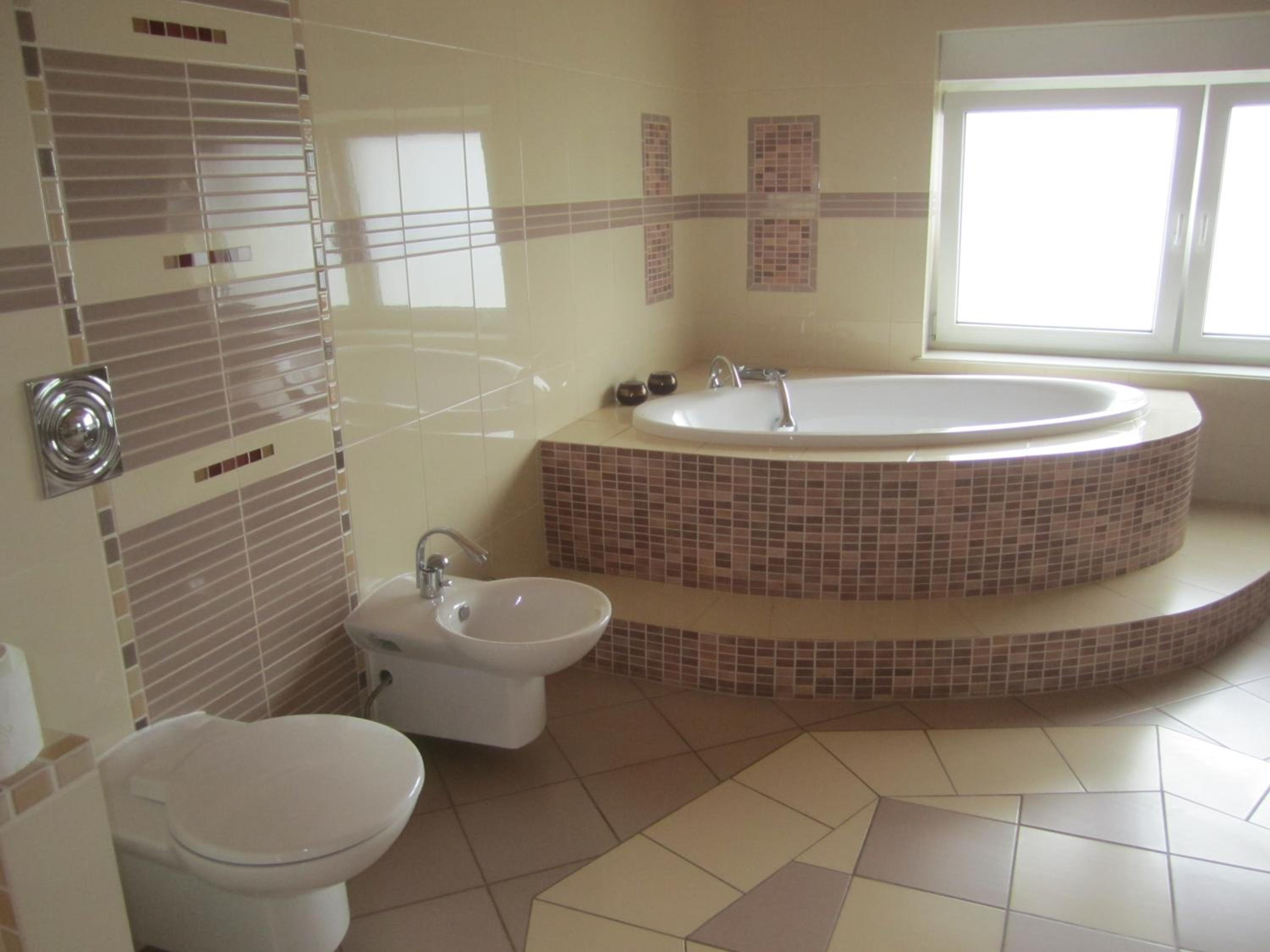 Deluxe Double Room with Bath - Photo 2