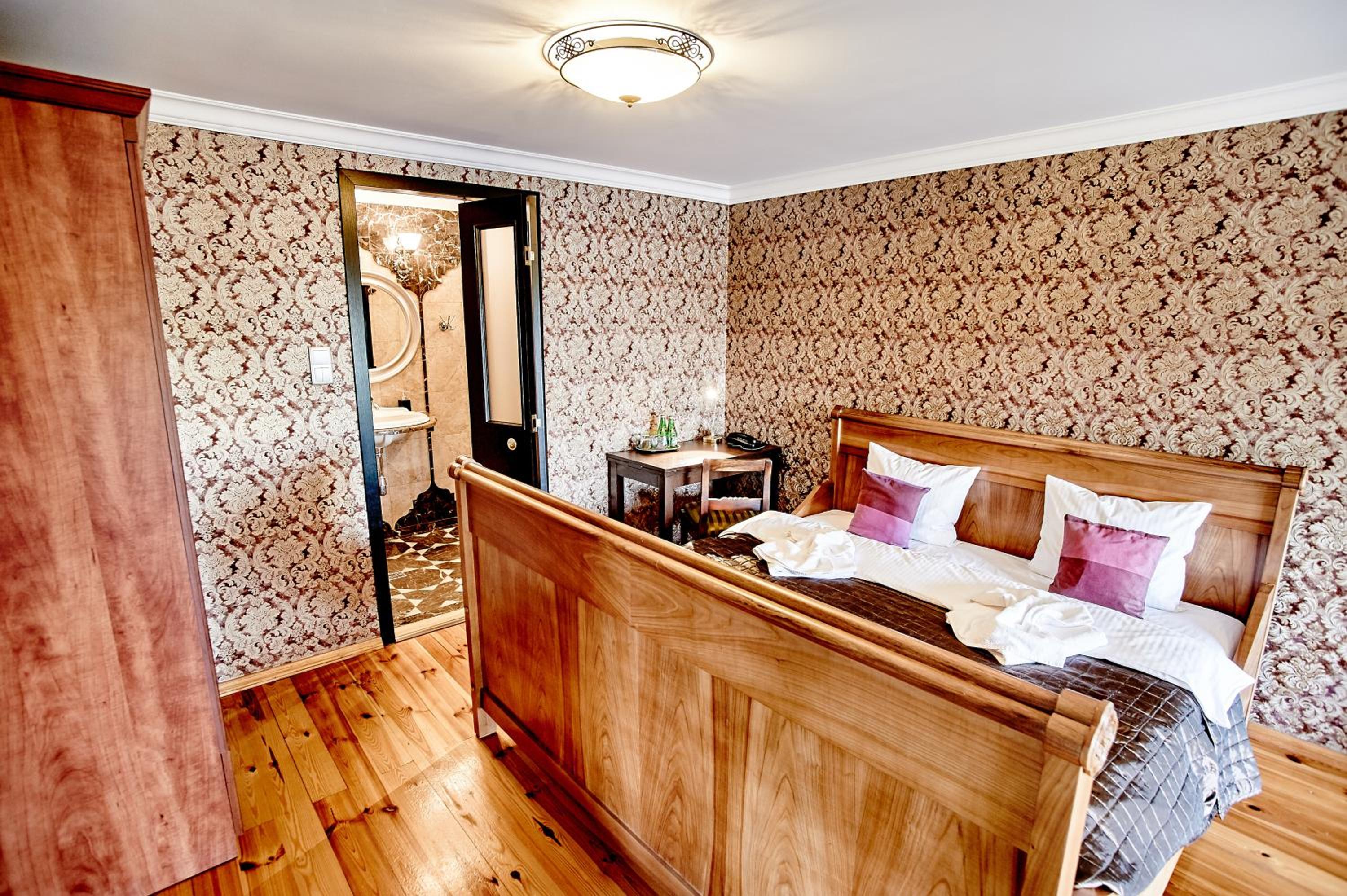 Deluxe Double Room - Photo 8