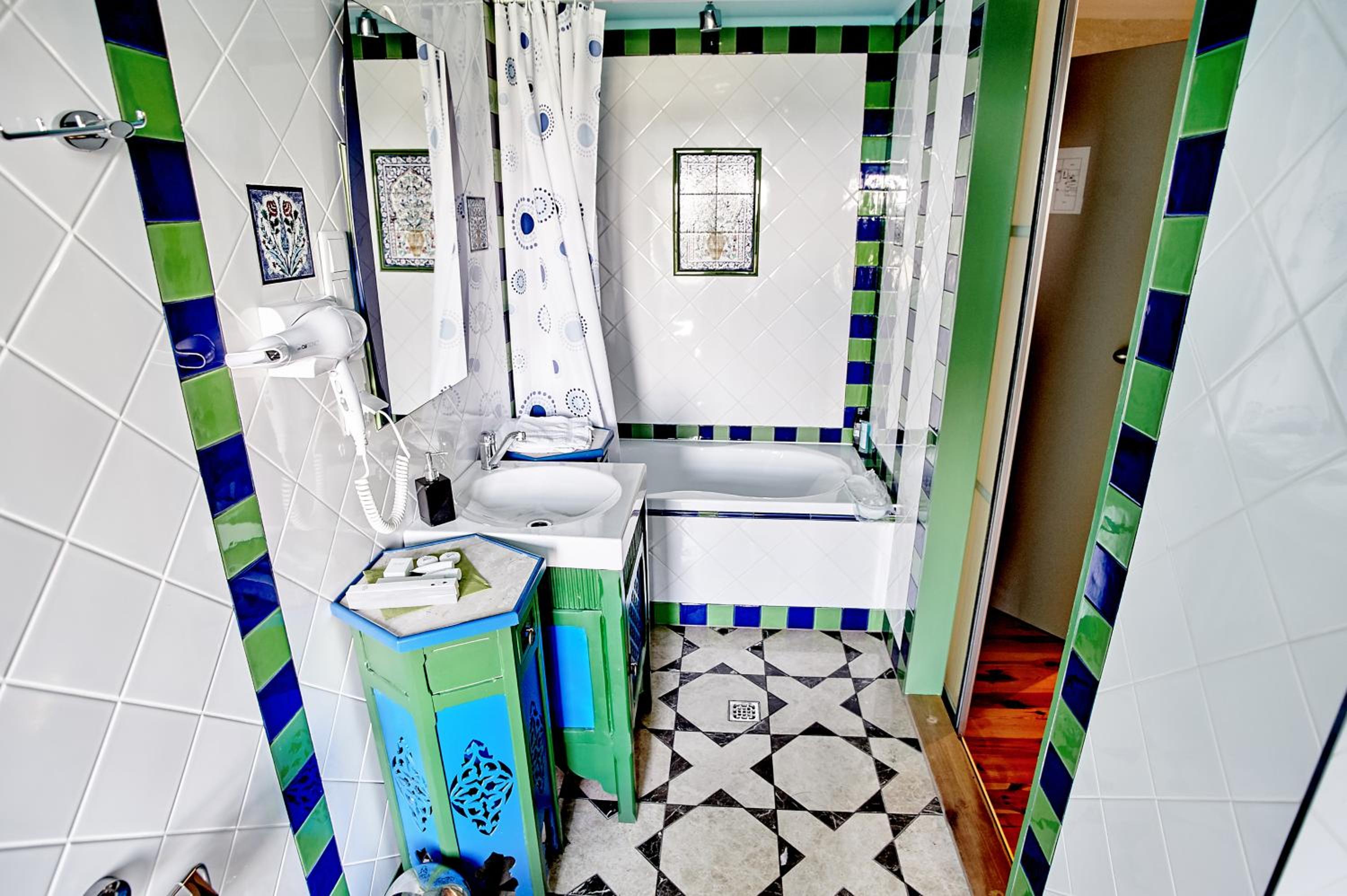 Standard Triple Room (Arabic Style) - Photo 2