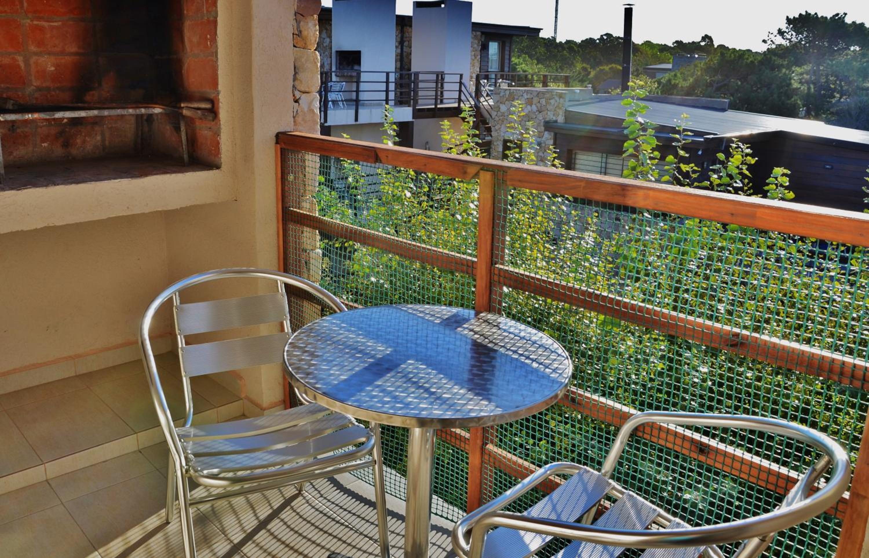 Apartment with Balcony photo 3