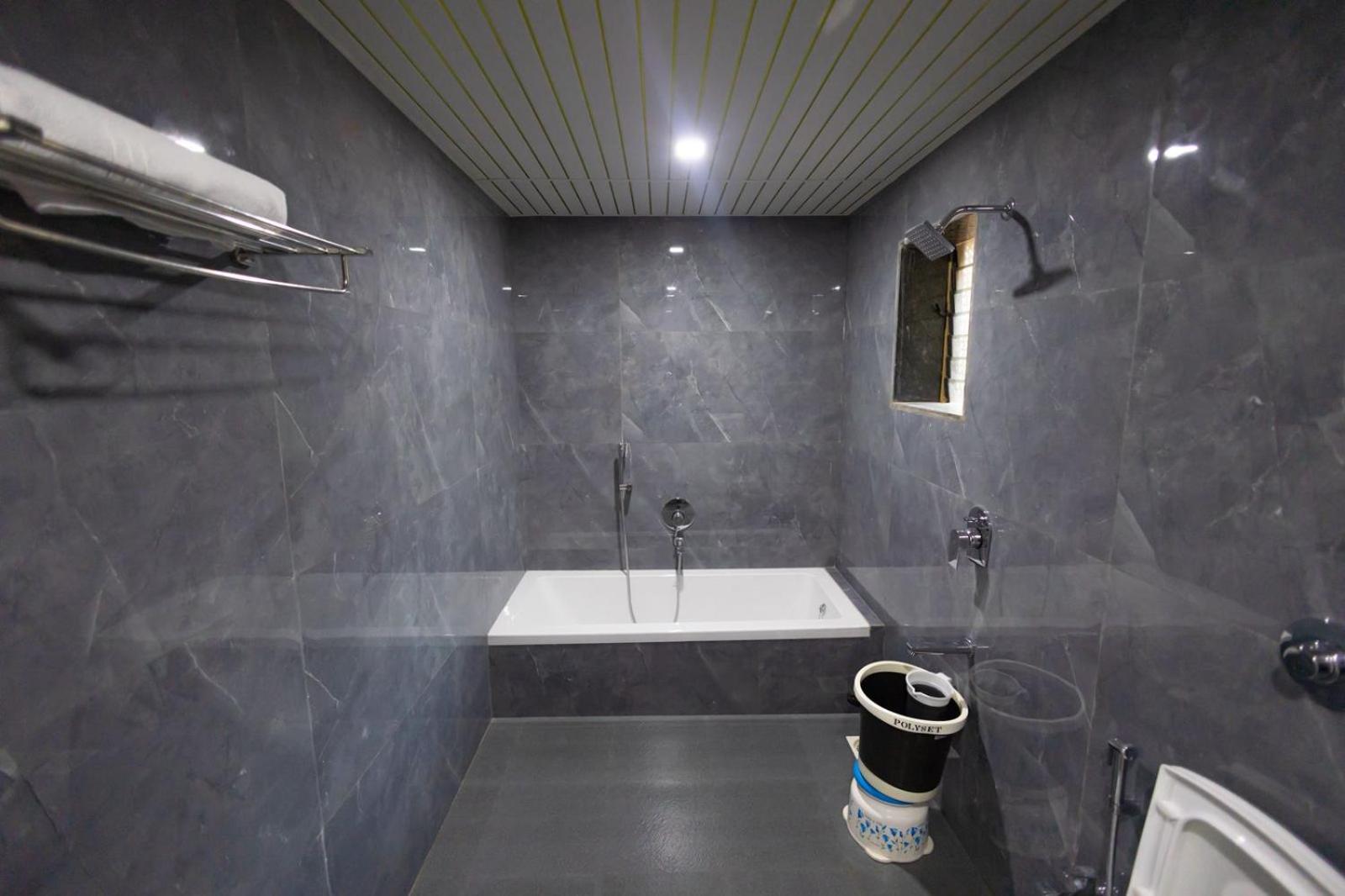 Deluxe Double Room with Bath photo 2