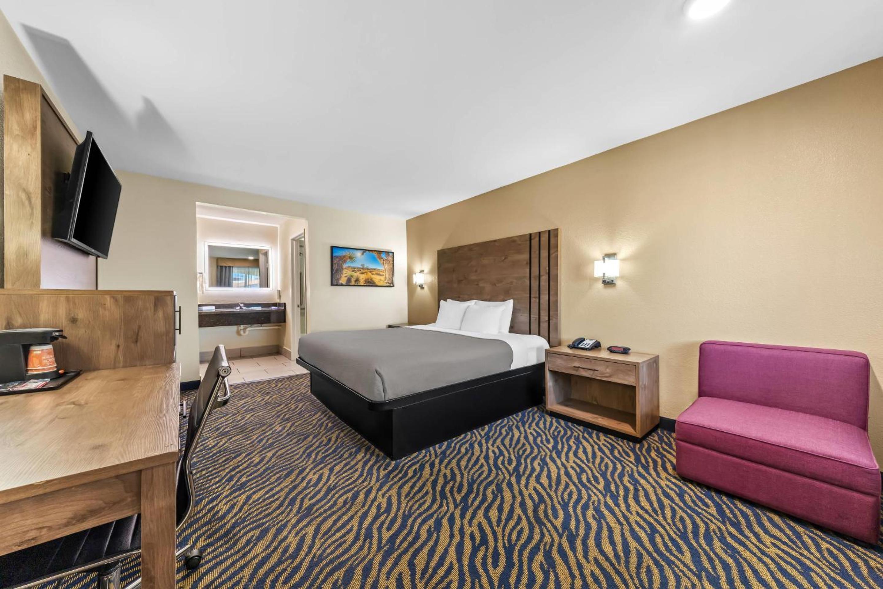 King Room - Non Smoking - Photo 1