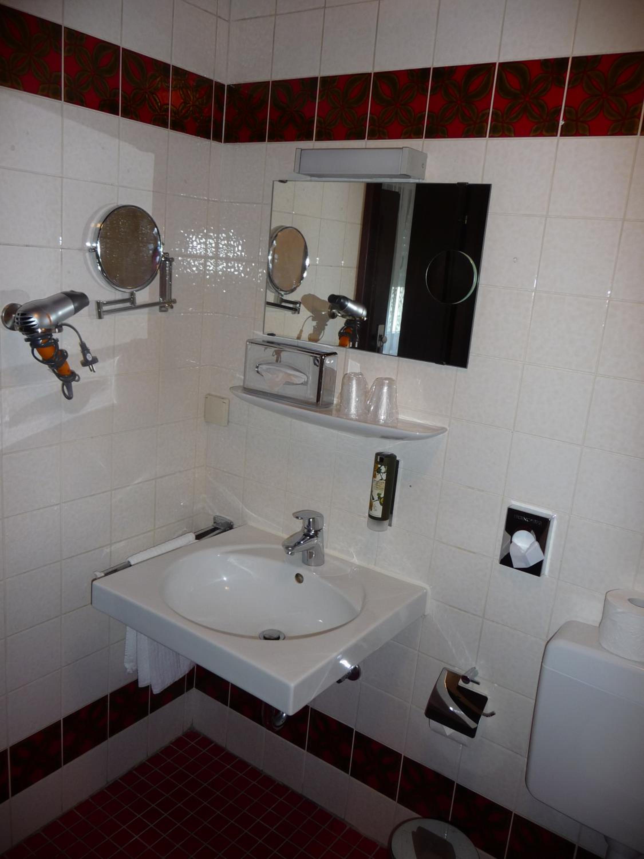 Quadruple Room - Photo 6
