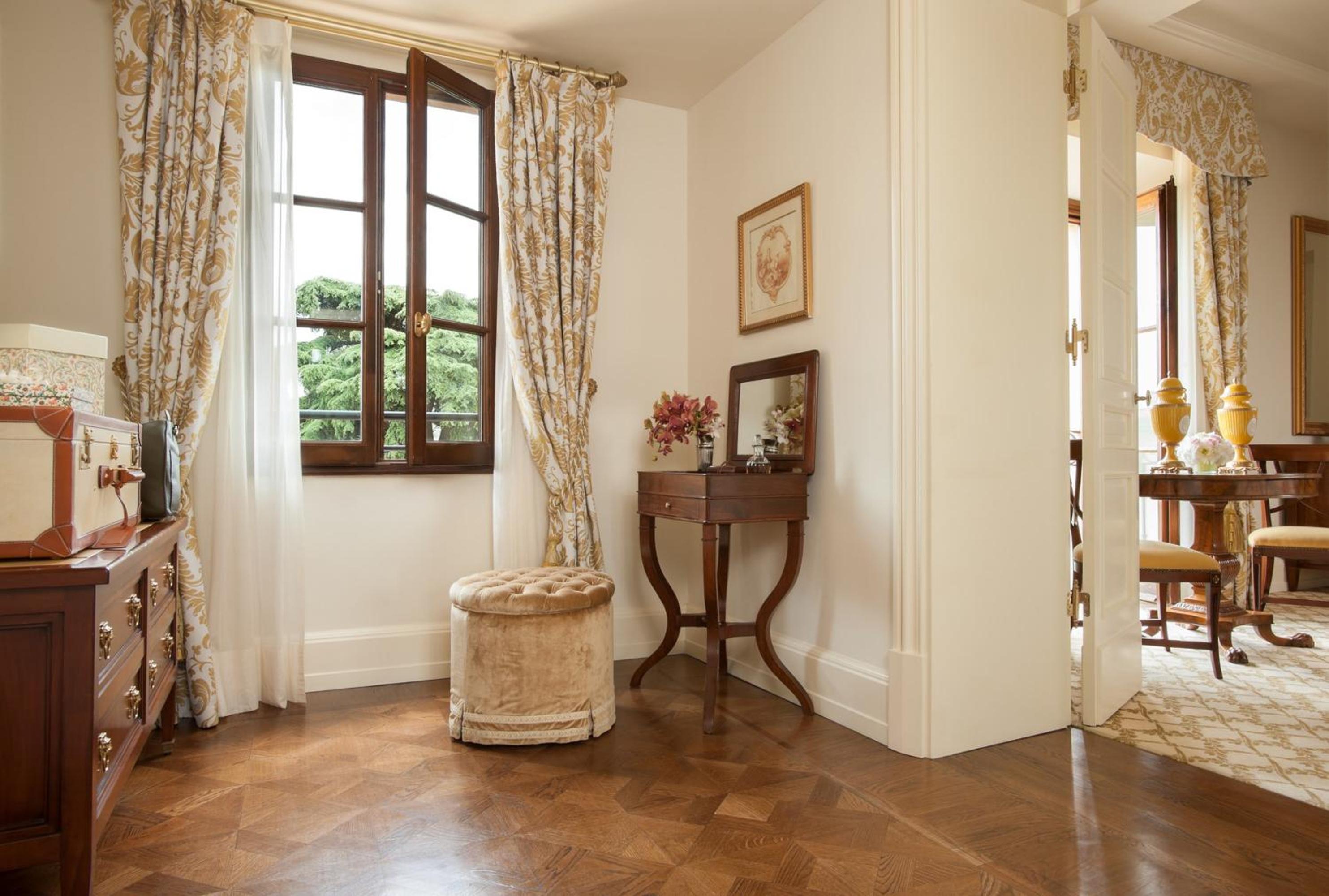Deluxe Executive Suite with King Bed