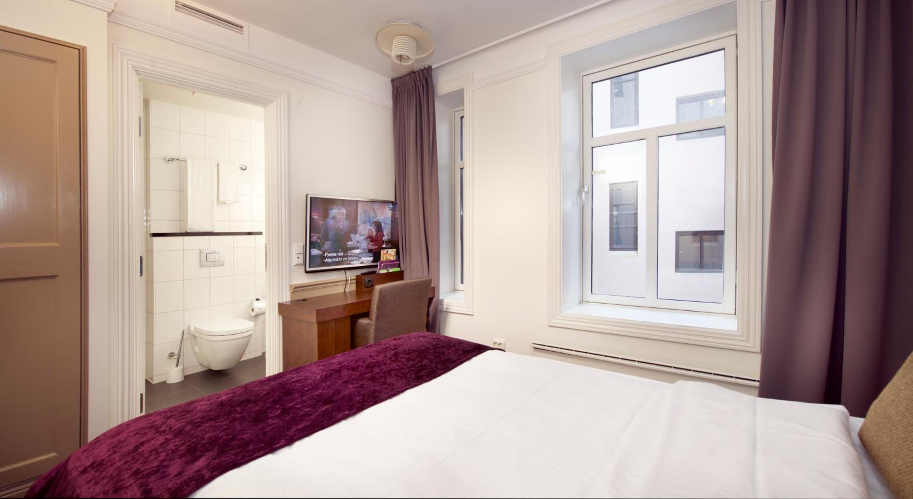 Compact Single Room photo 3