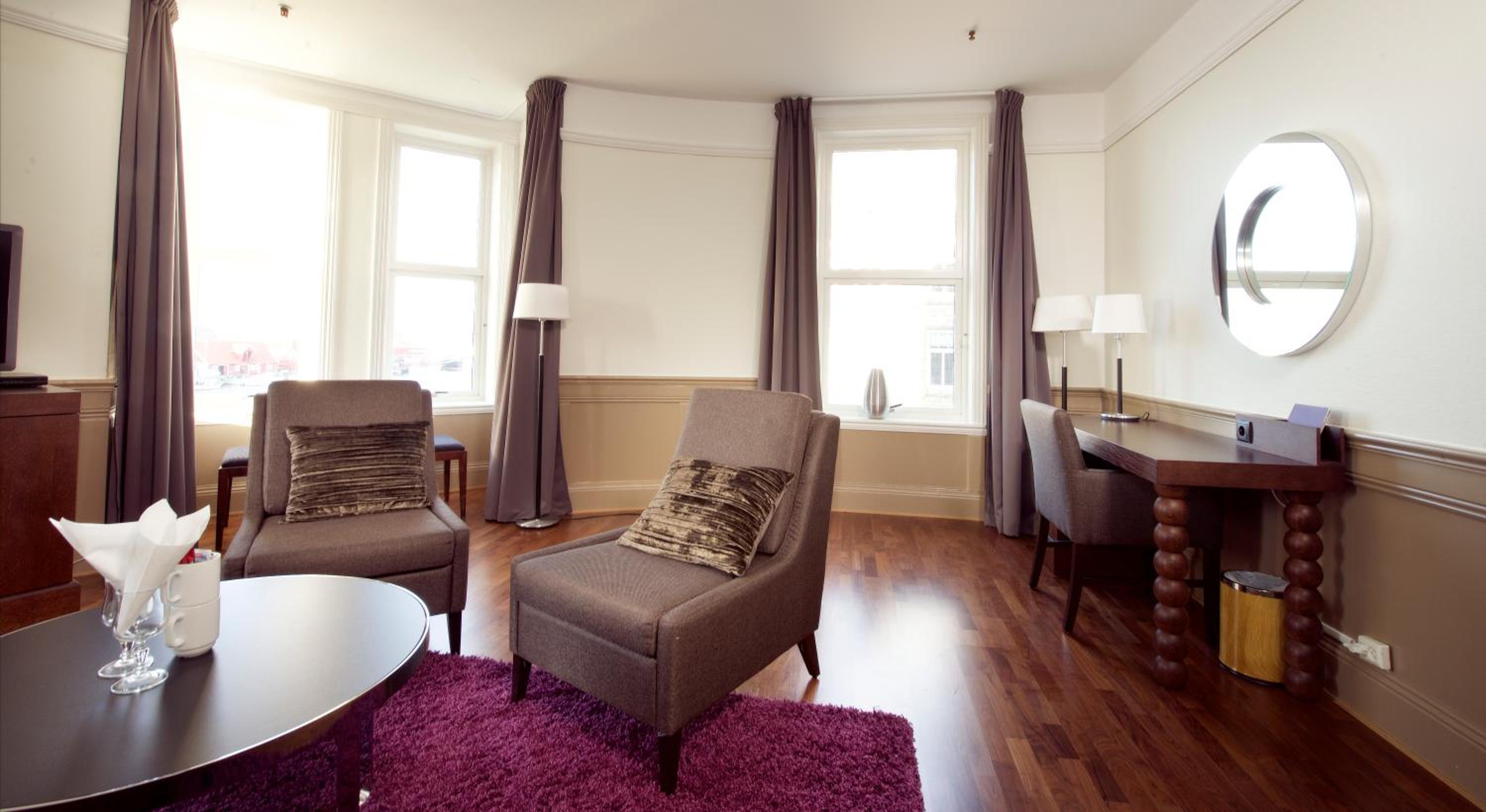 Suite - Photo 1