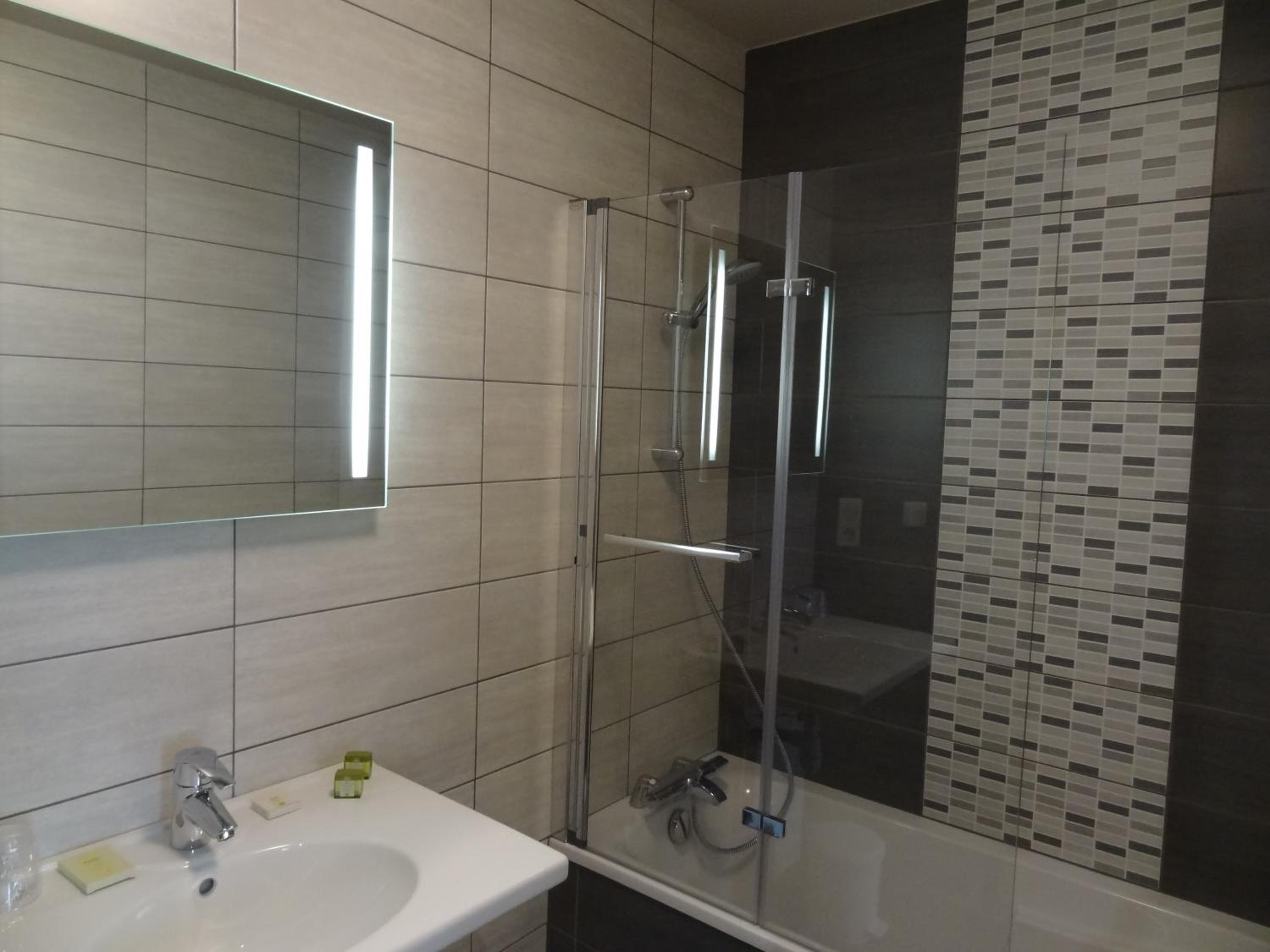 Family Room with Bathroom photo 2