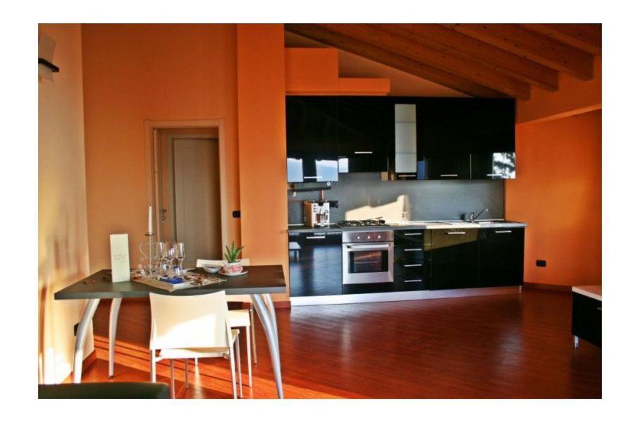 Deluxe Suite with Balcony - Photo 4