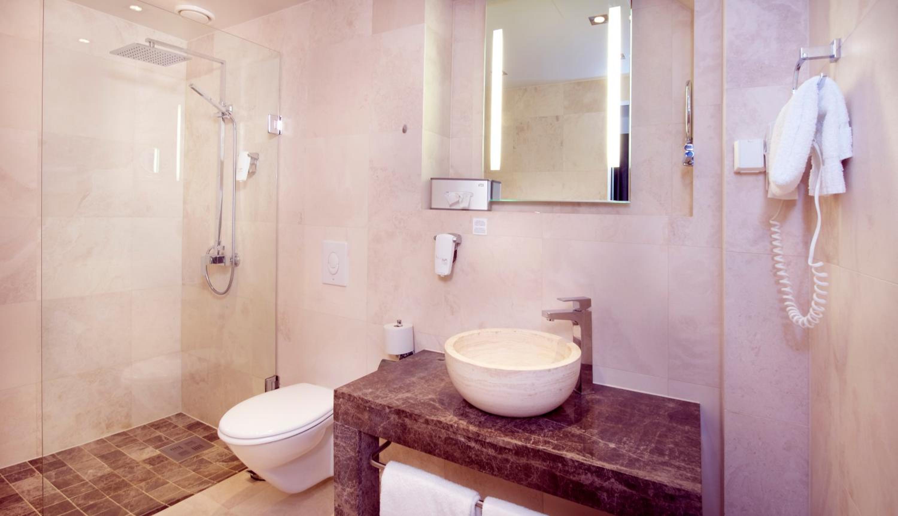 Twin Room - Photo 11