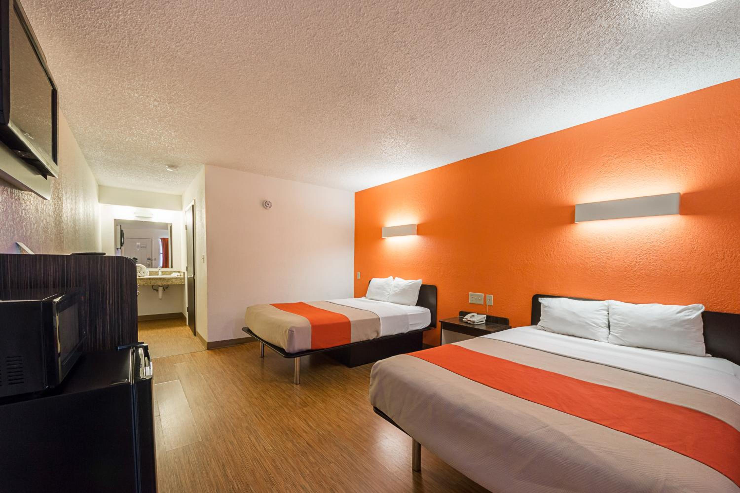Quadruple Room - Disability Access - Non-Smoking photo 2