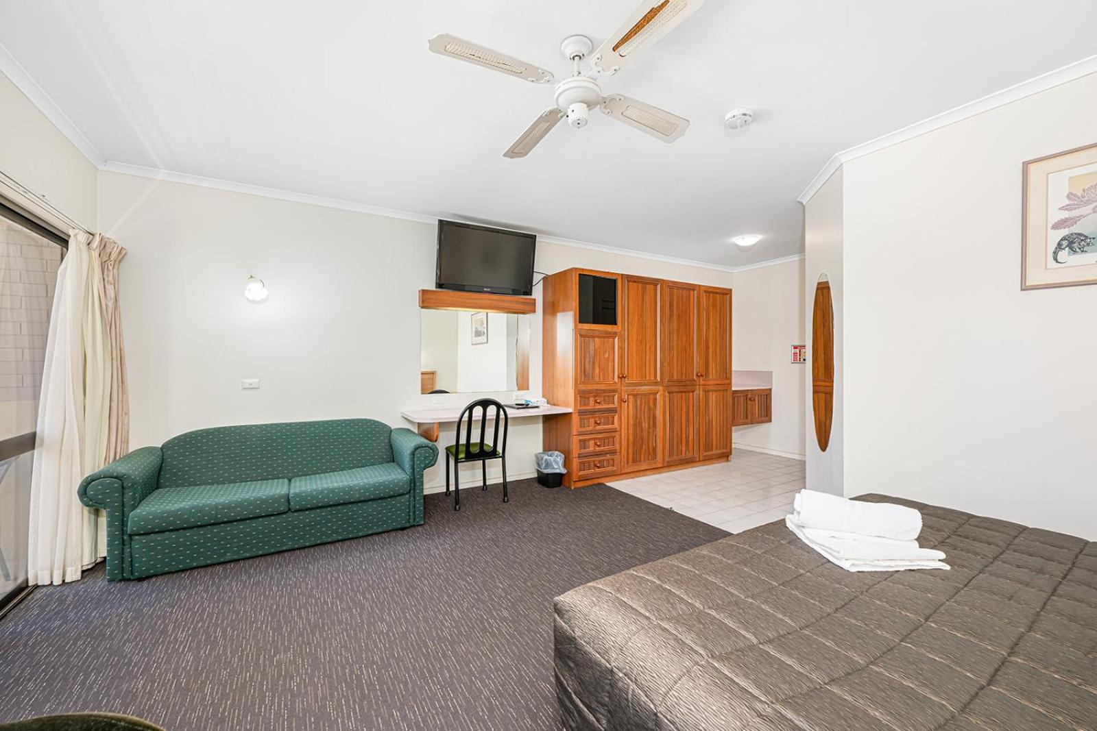 King Room with Balcony - No Pets Allowed photo 3