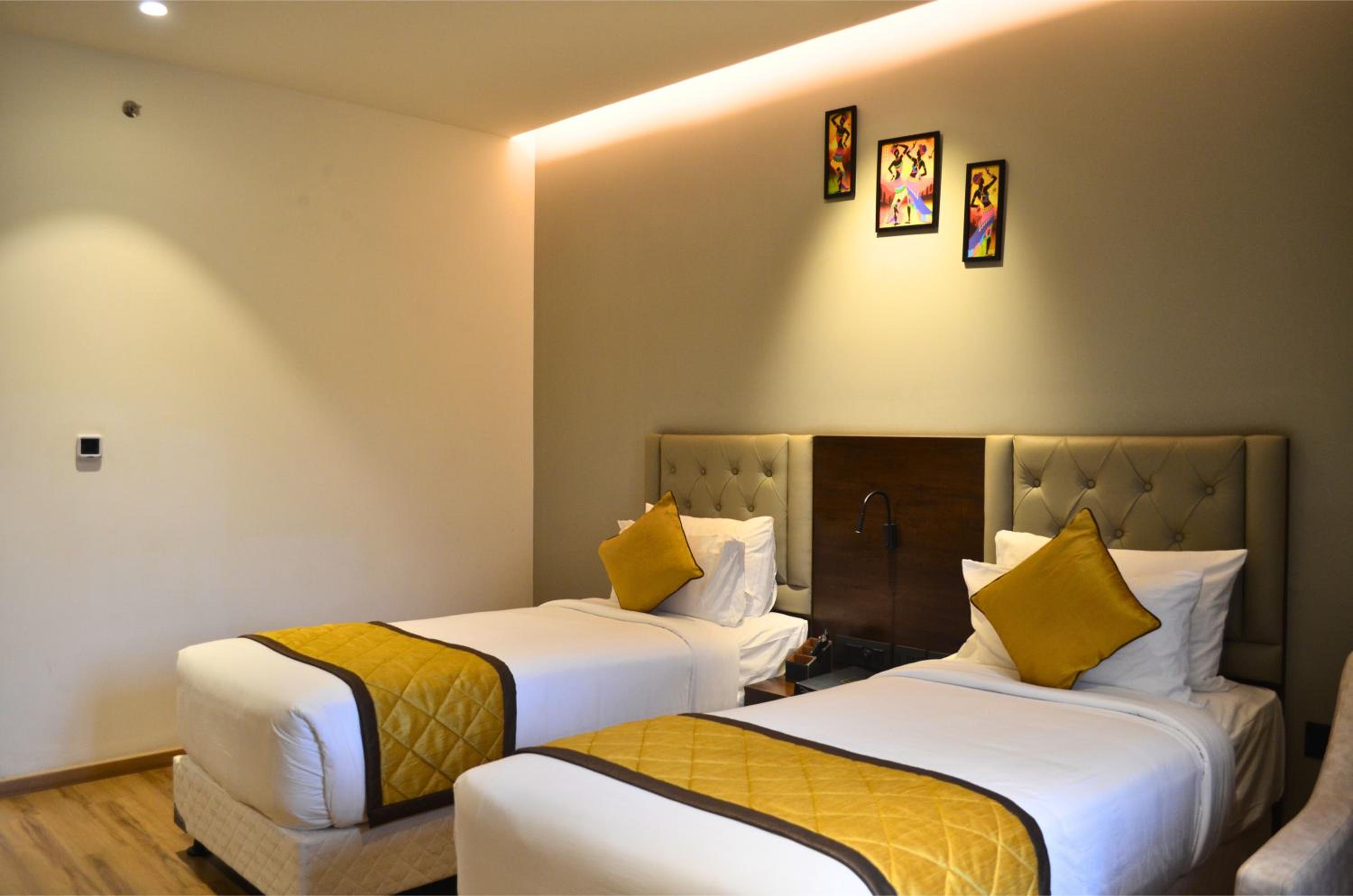 Premium Twin Room photo 3
