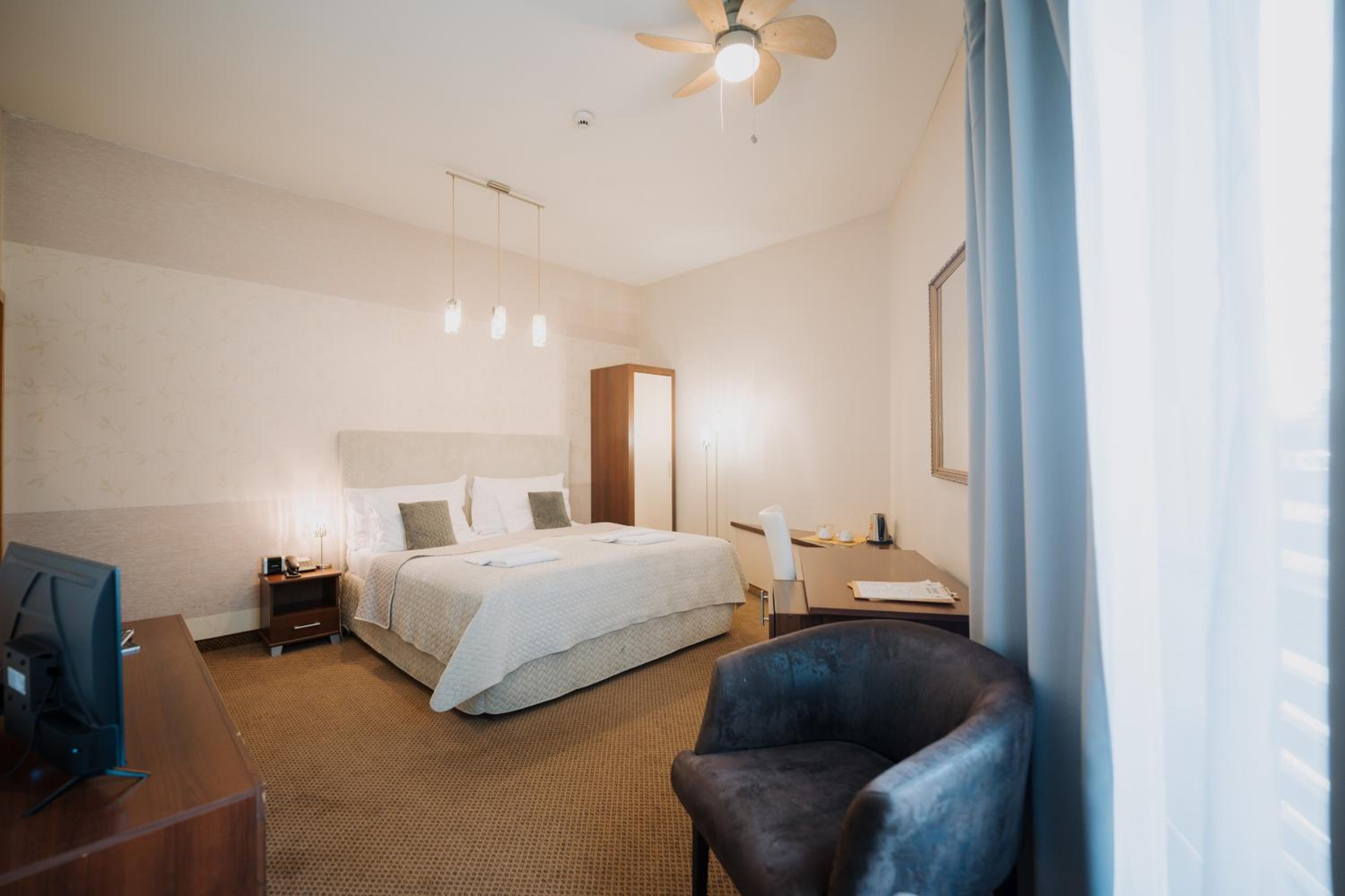 Deluxe Double Room with Bath photo 1