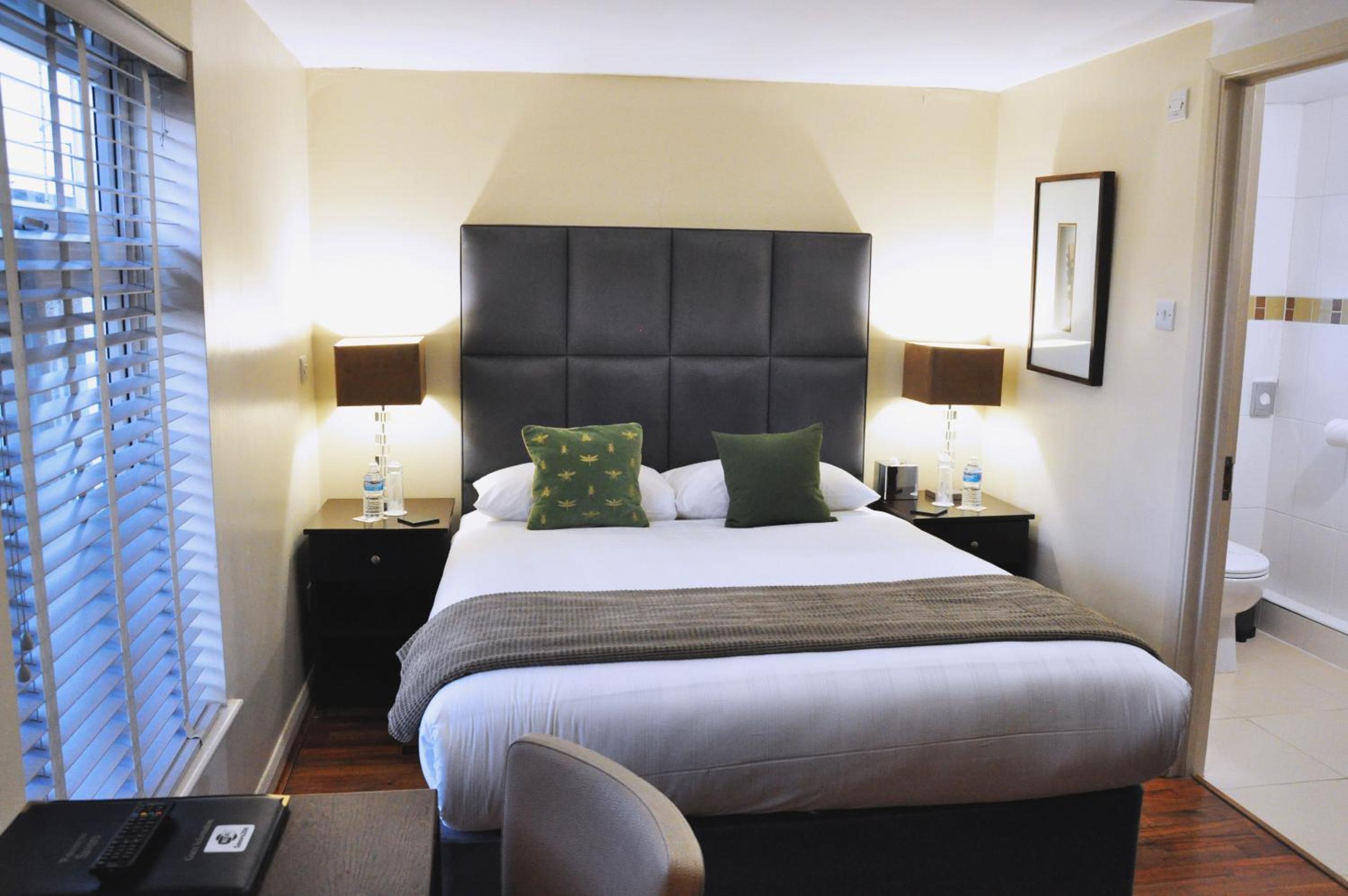 Double Room with Private Bathroom - Photo 24