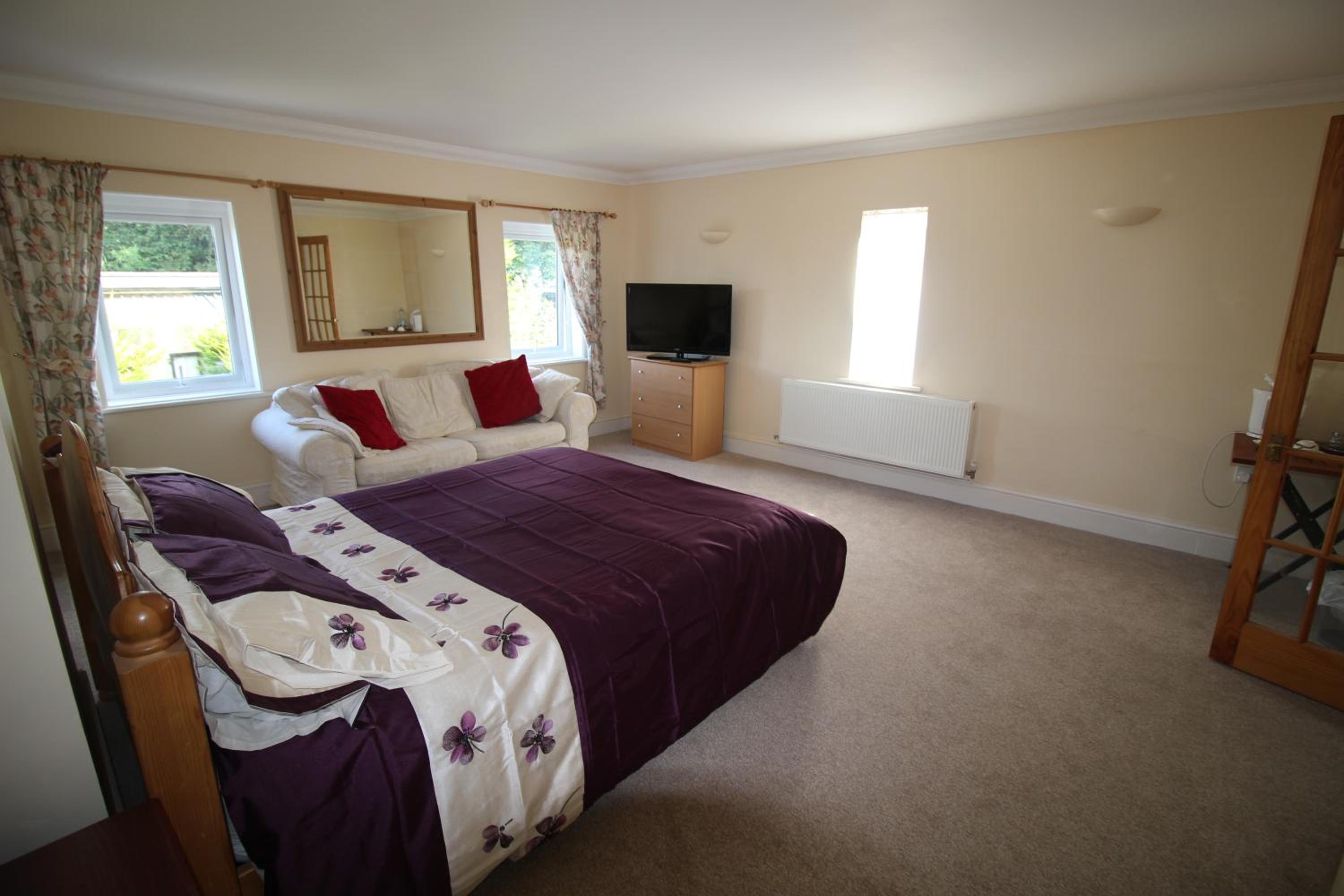 King Room with En-Suite and Garden View - Photo 3