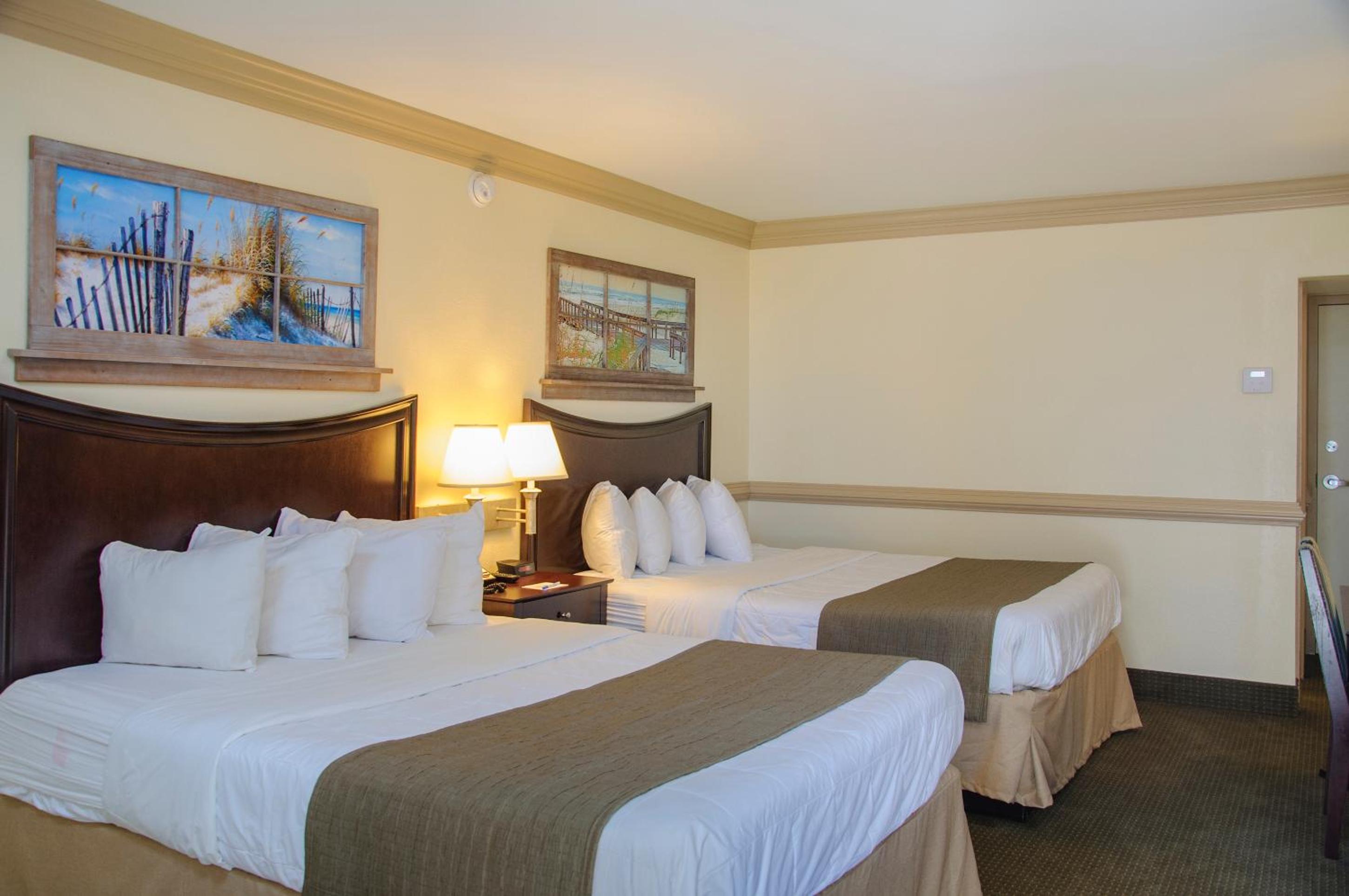 Dune View with Two Queen Beds in the Main Building