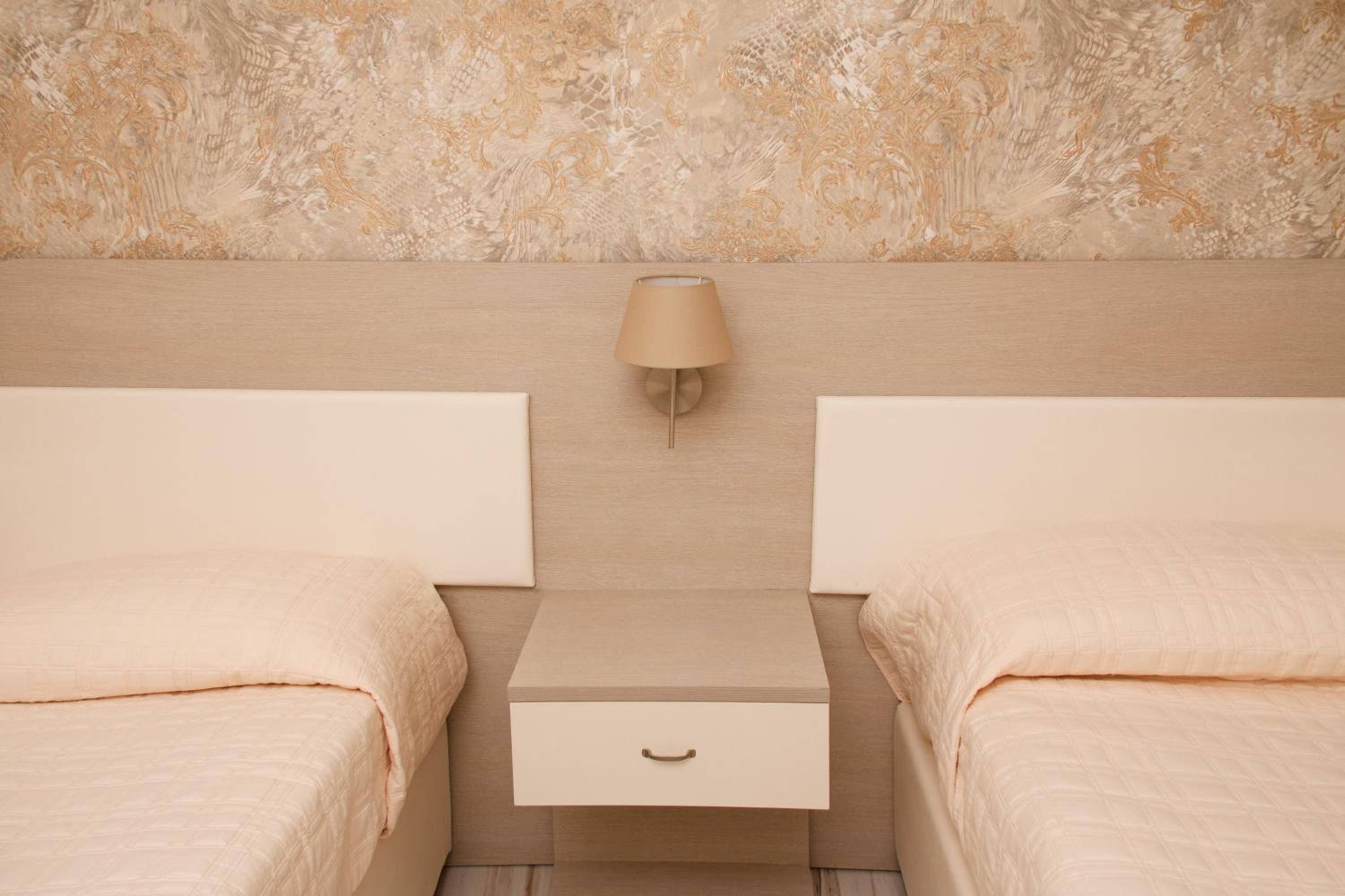 Triple Room - Photo 9