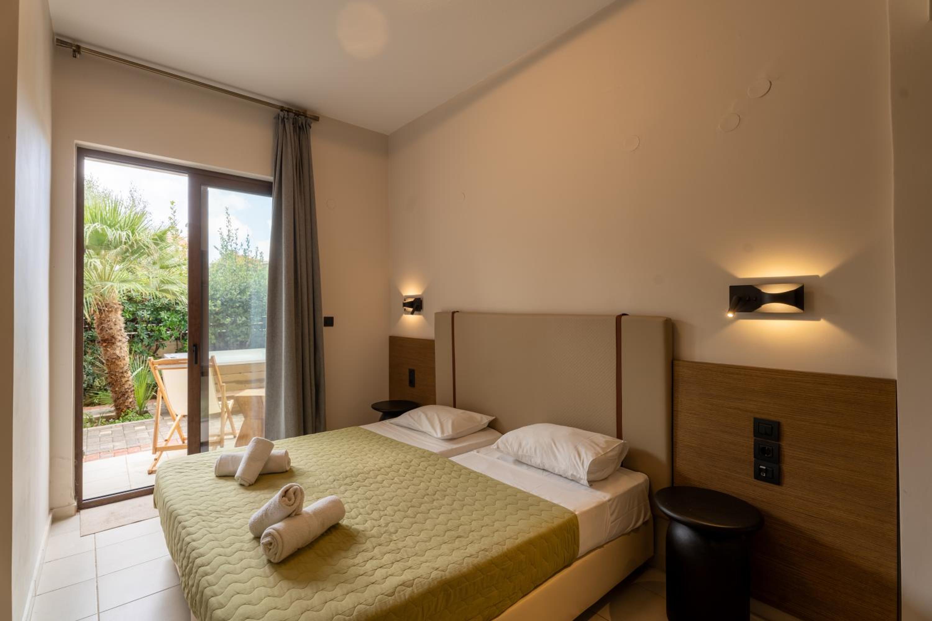 Triple Room with Jacuzzi photo 2