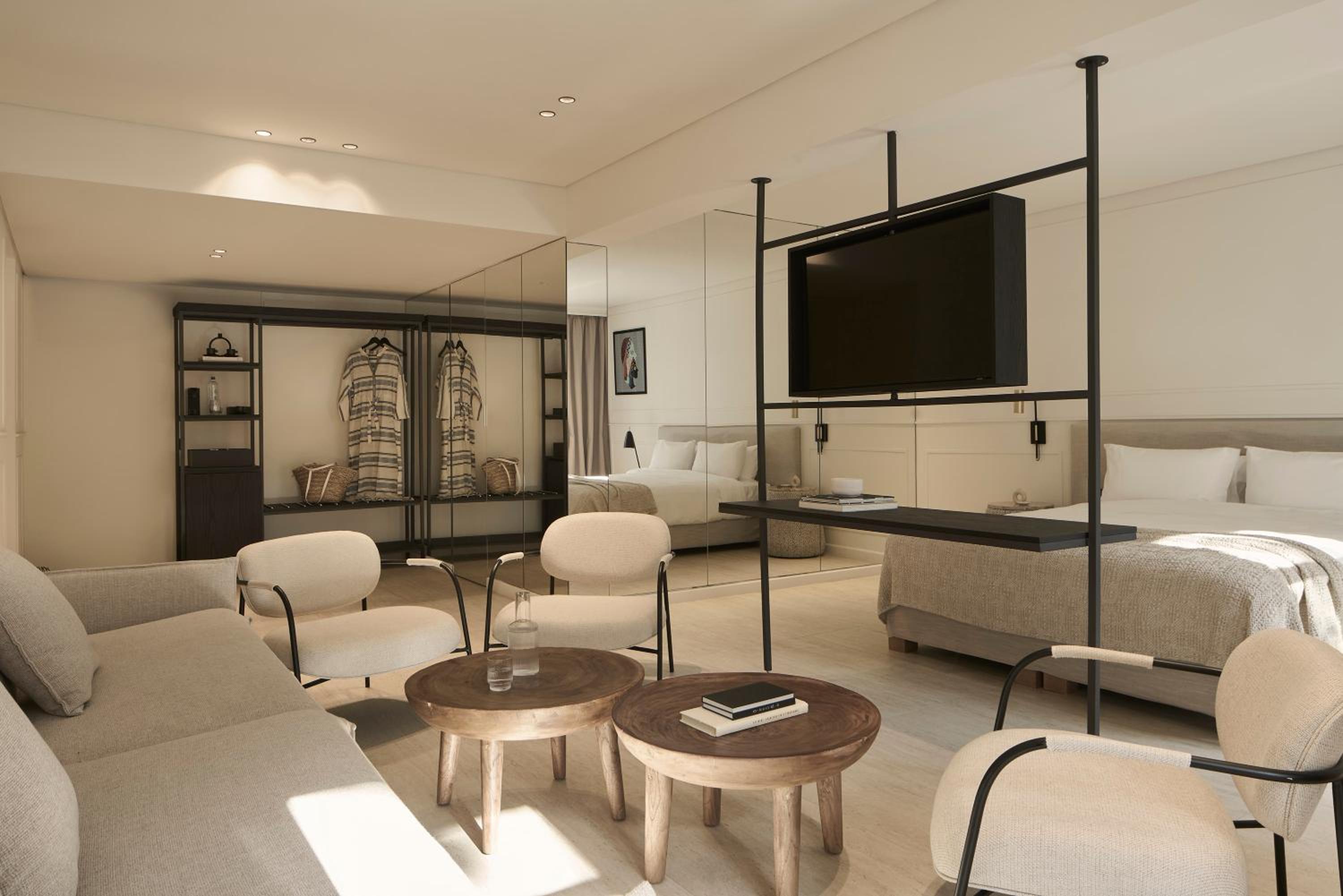 Deluxe Suite with Terrace photo 2