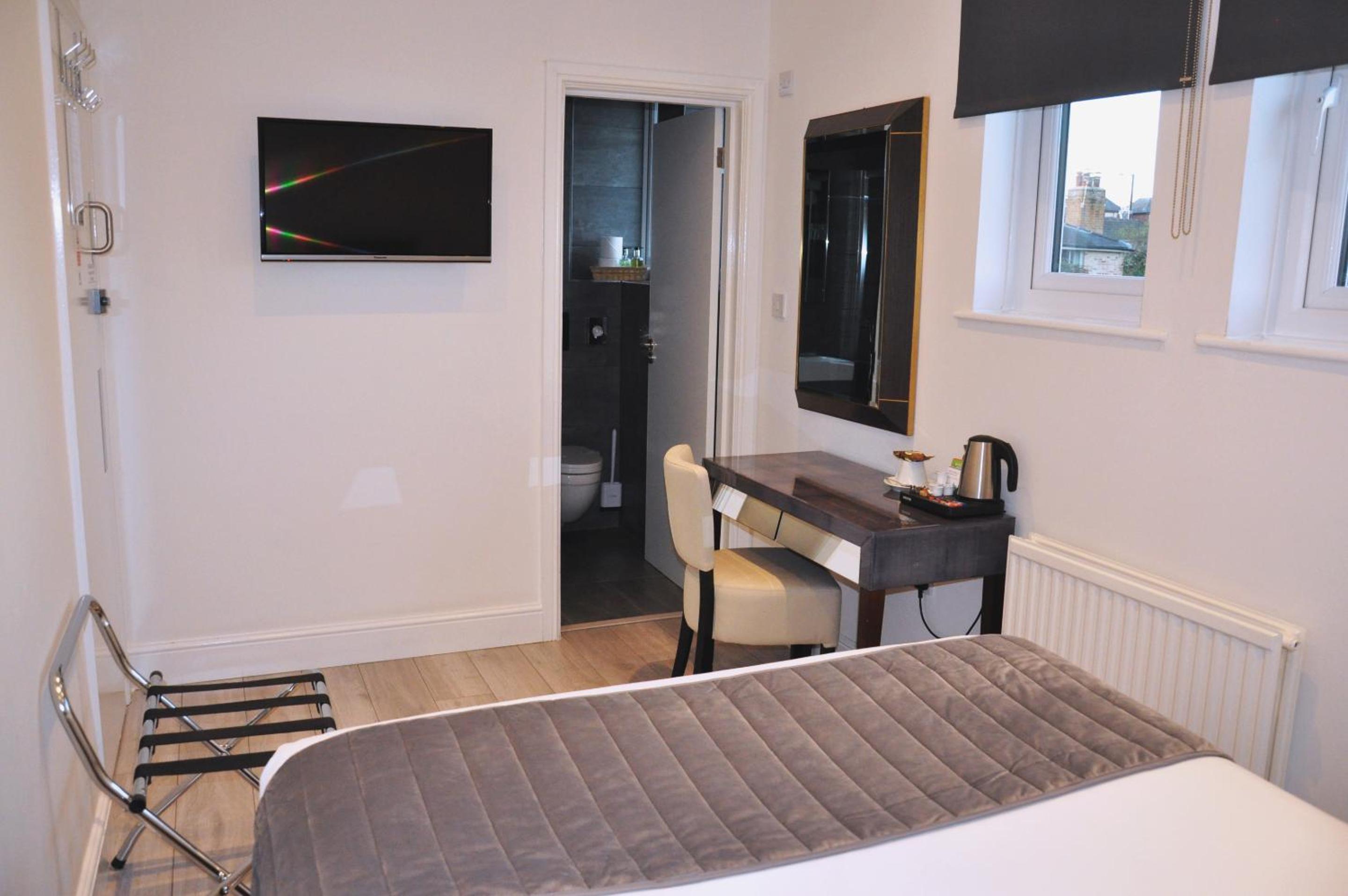 Double Room with Private Bathroom - Photo 3