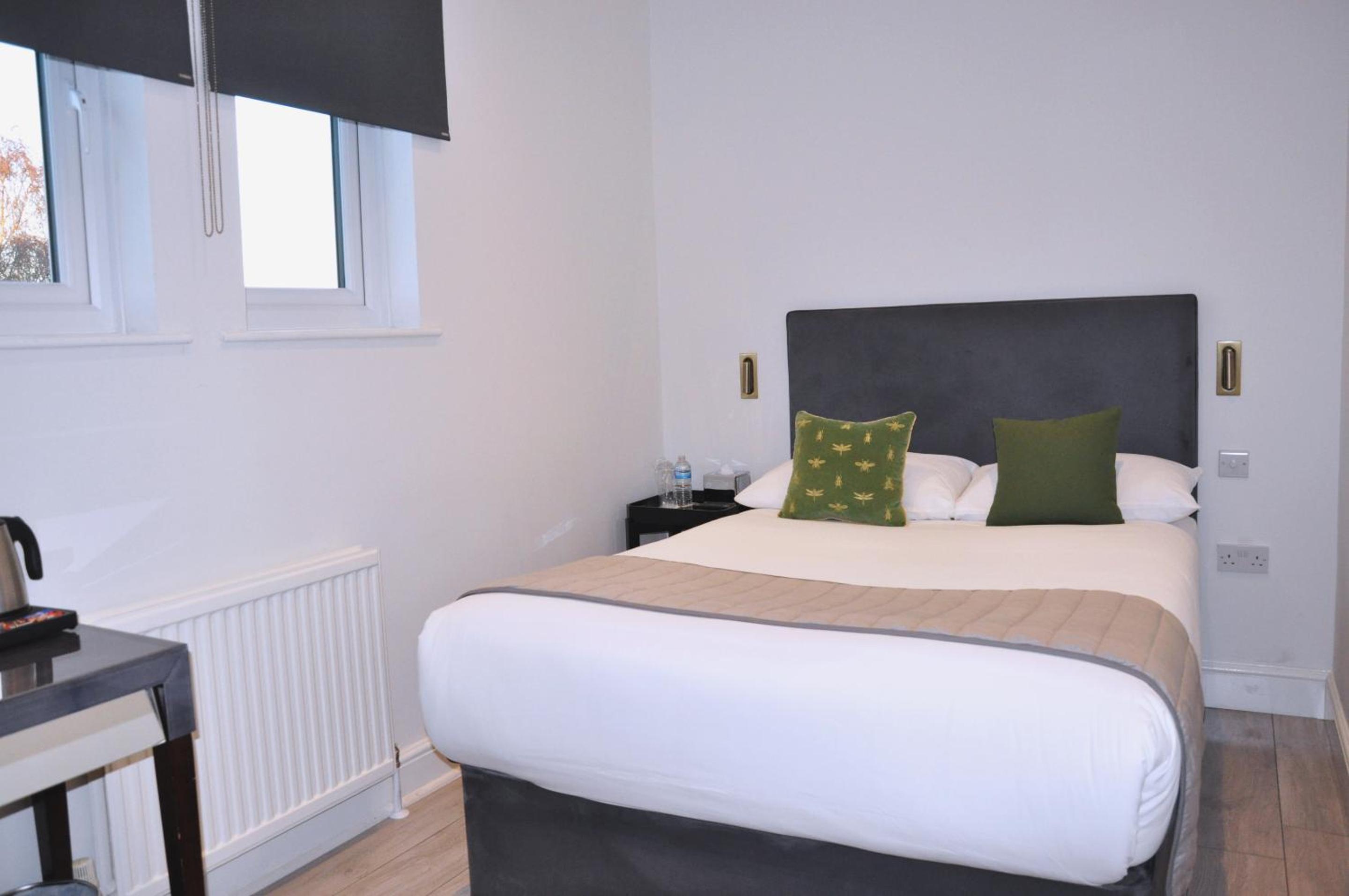 Double Room with Private Bathroom - Photo 7