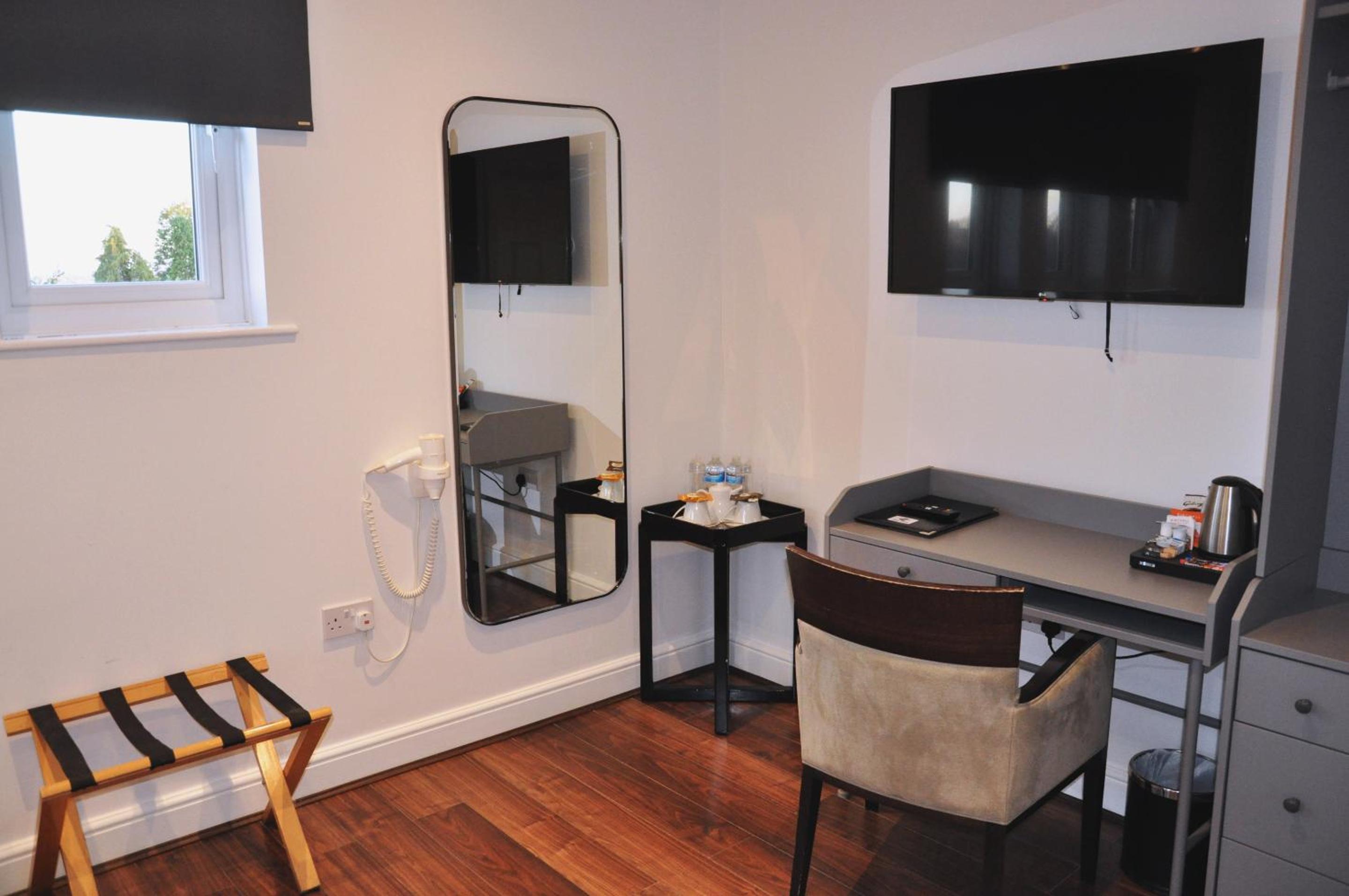 Double Room with Private Bathroom - Photo 2