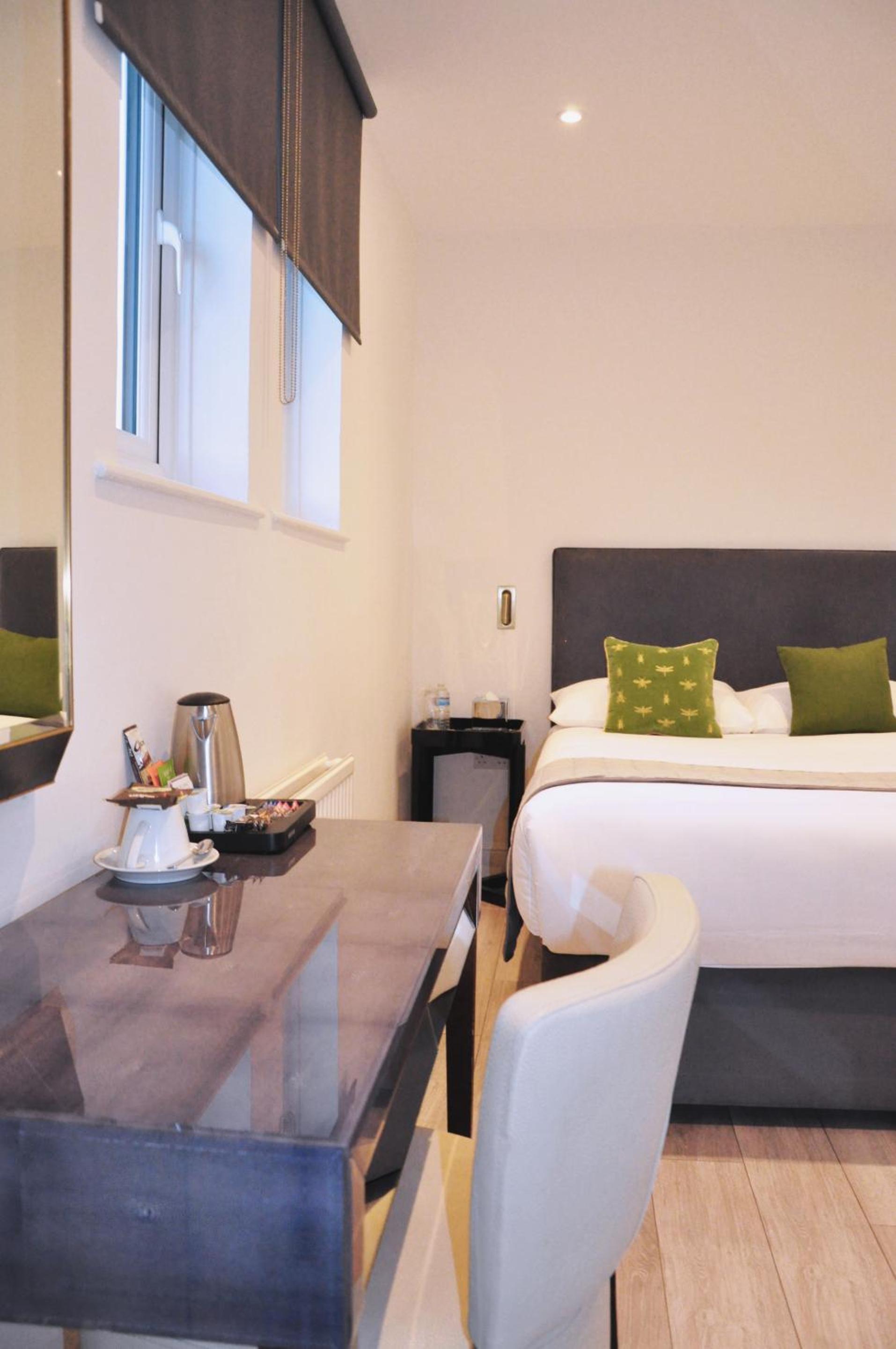 Double Room with Private Bathroom - Photo 9