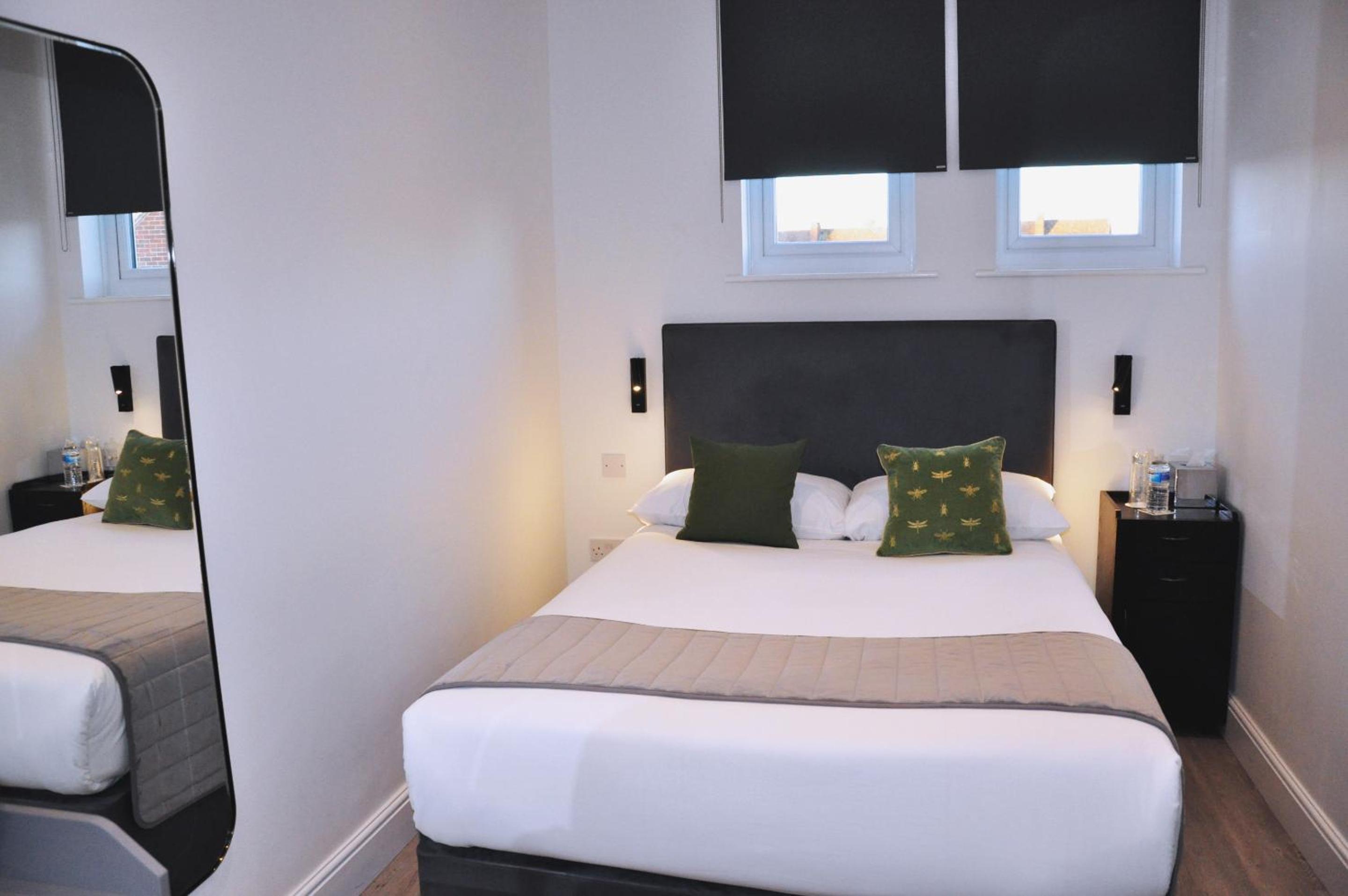 Double Room with Private Bathroom - Photo 16
