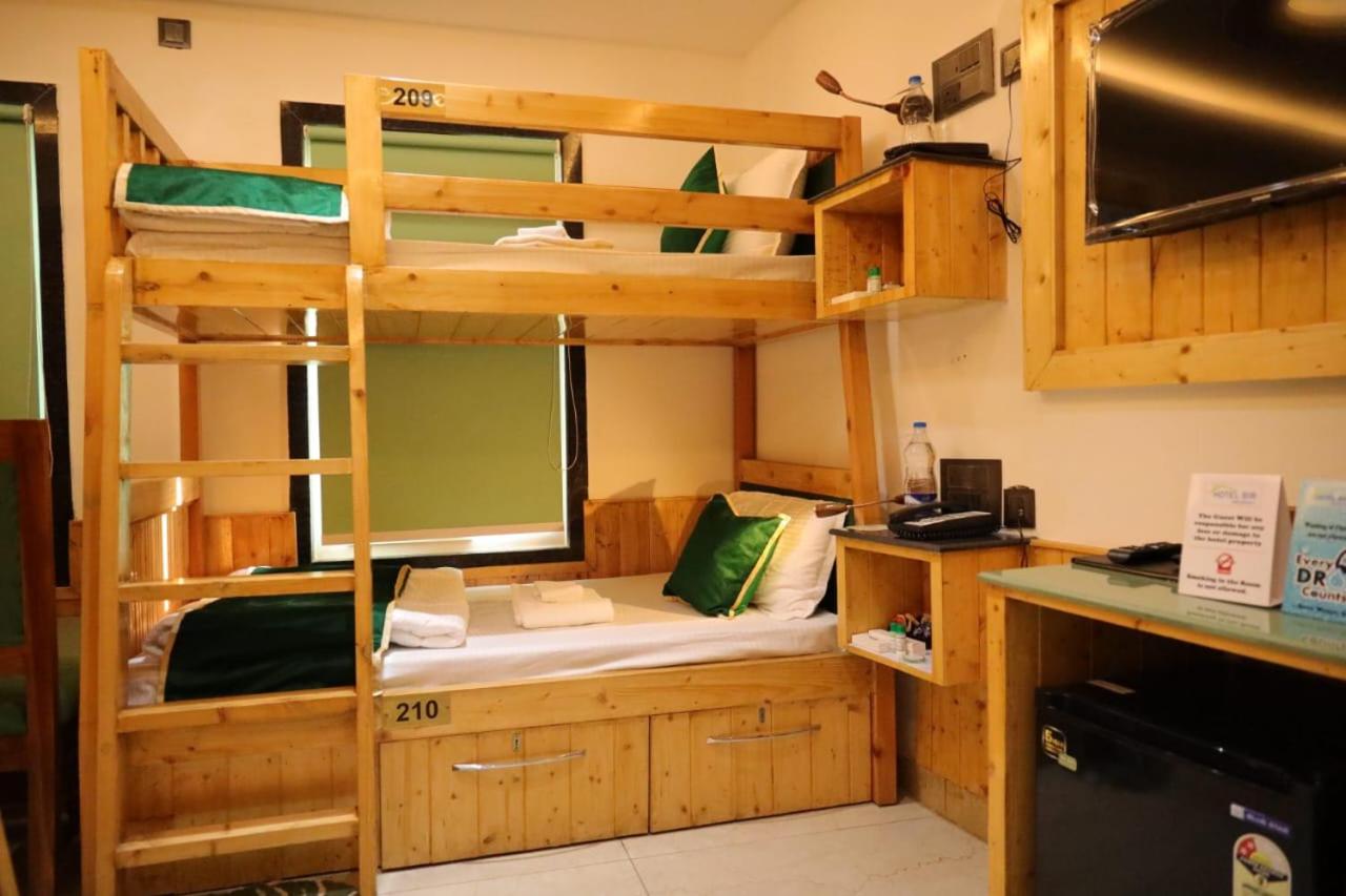 Single Bed in Dormitory Room photo 1