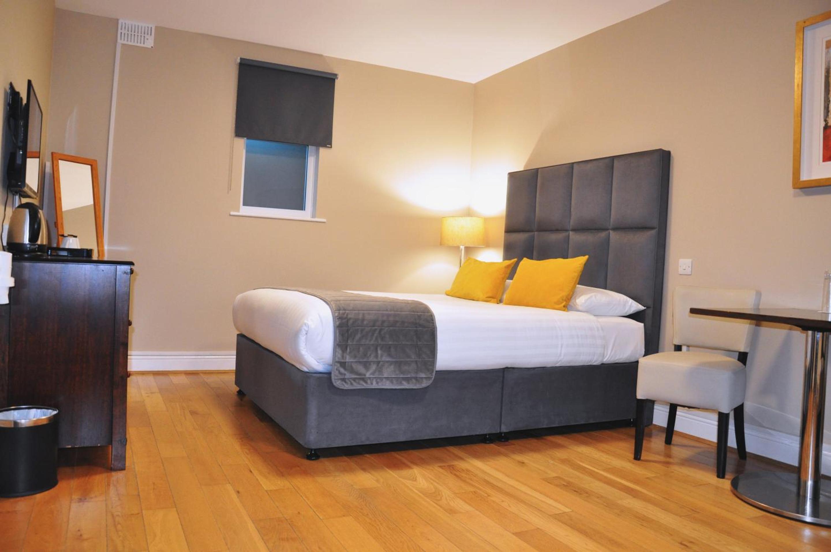 Double Room with Private Bathroom - Photo 23