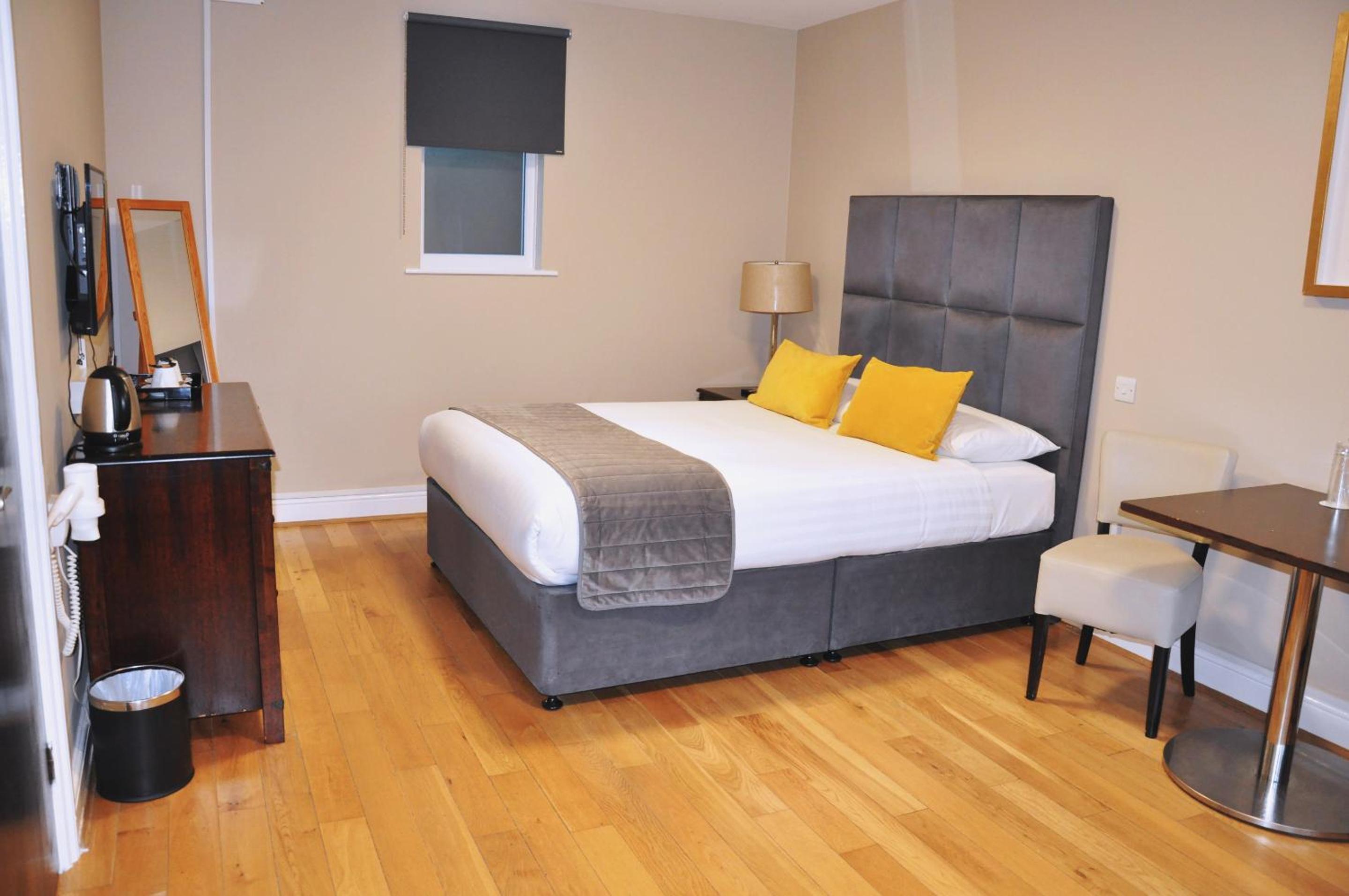 Double Room with Private Bathroom - Photo 22