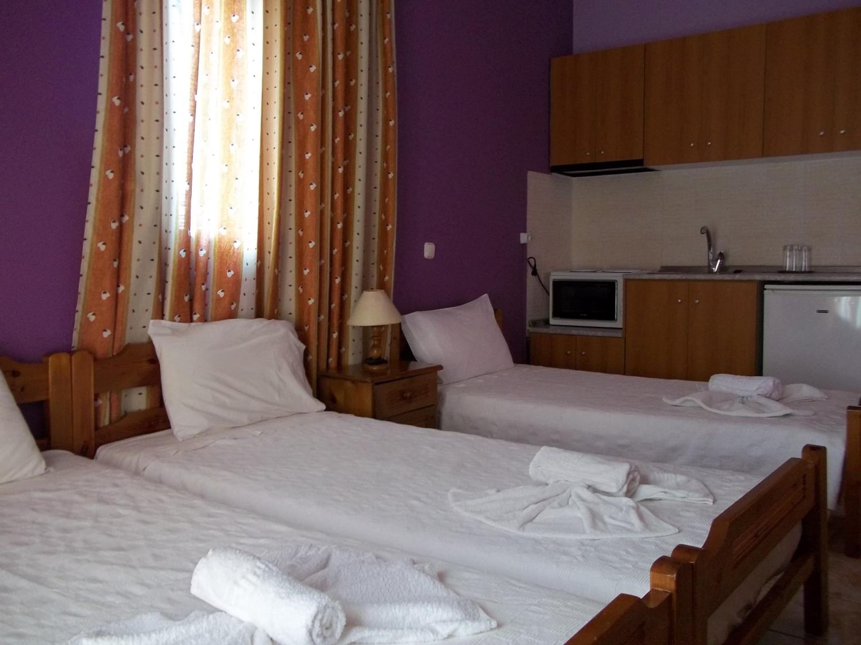 Studio with Balcony (3 Adults)  - Photo 8