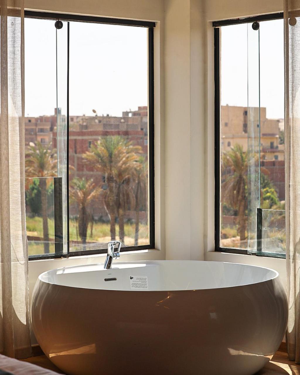 Luxury Suite with Hot Tub Panoramic Pyramid photo 2