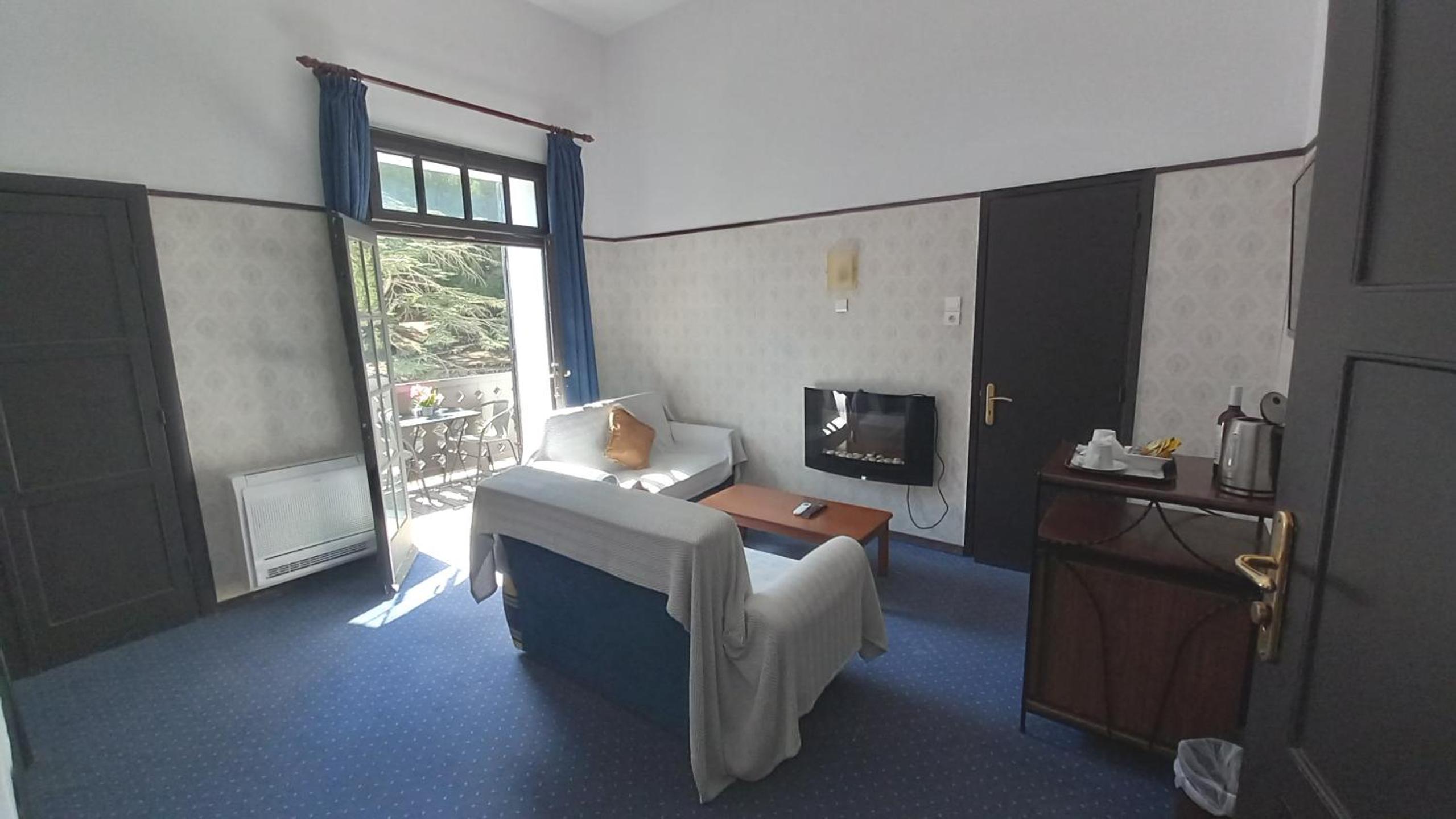 Suite with Mountain View photo 2