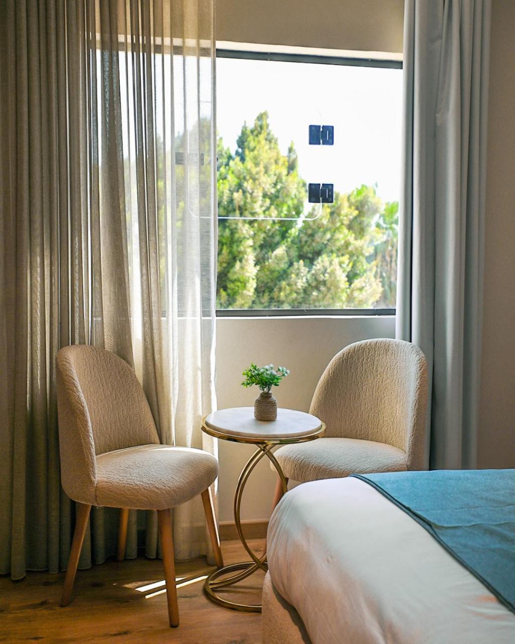Comfort Twin Suite with Balcony Partial Pyramid View photo 1