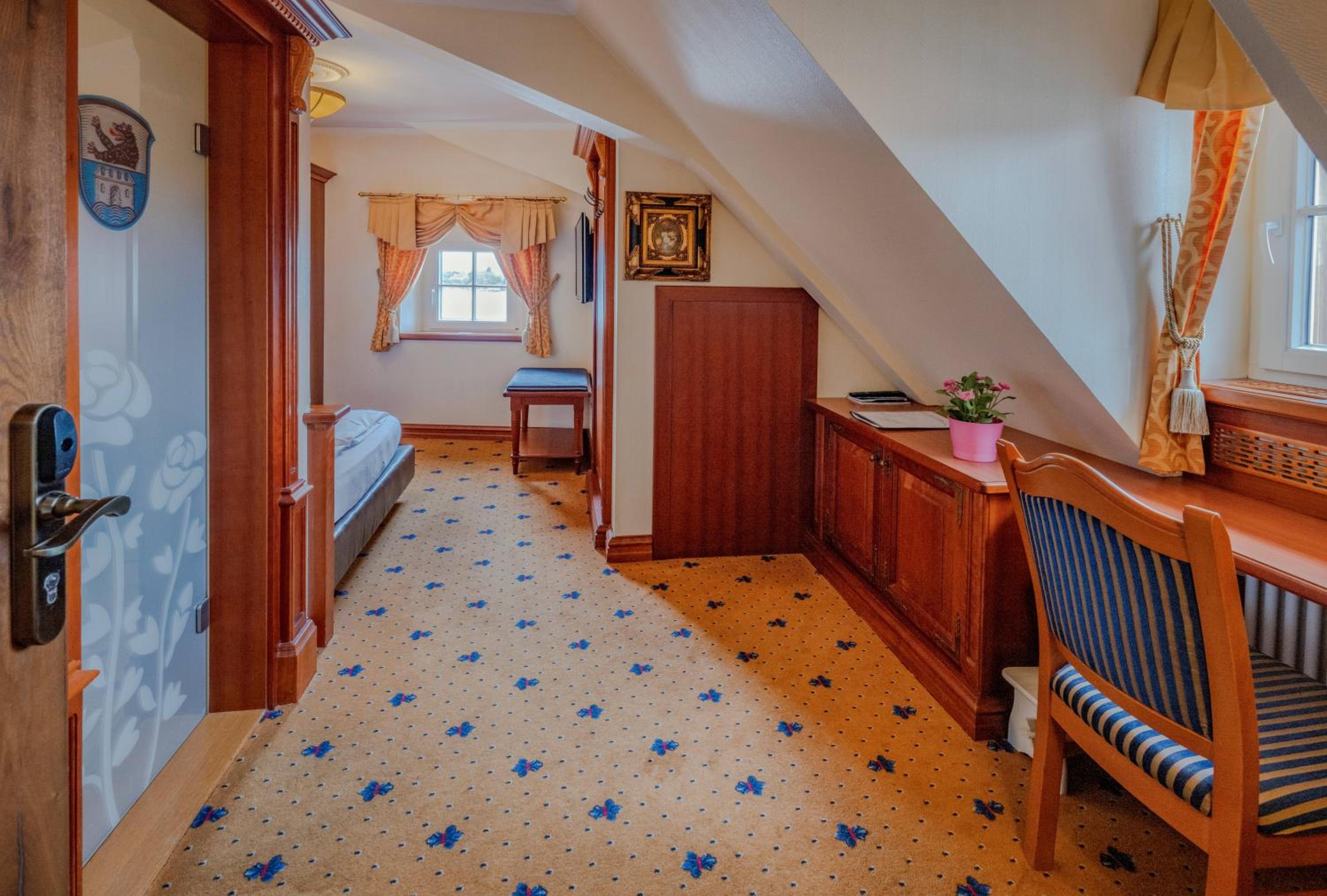 Queen Room Historical photo 2