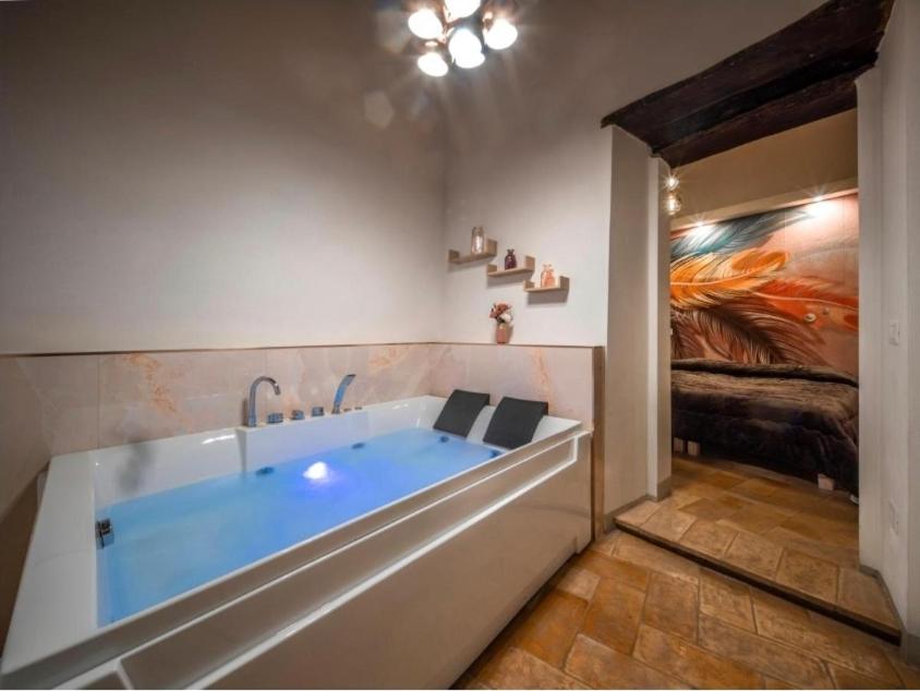 Double Room with Spa Bath photo 3