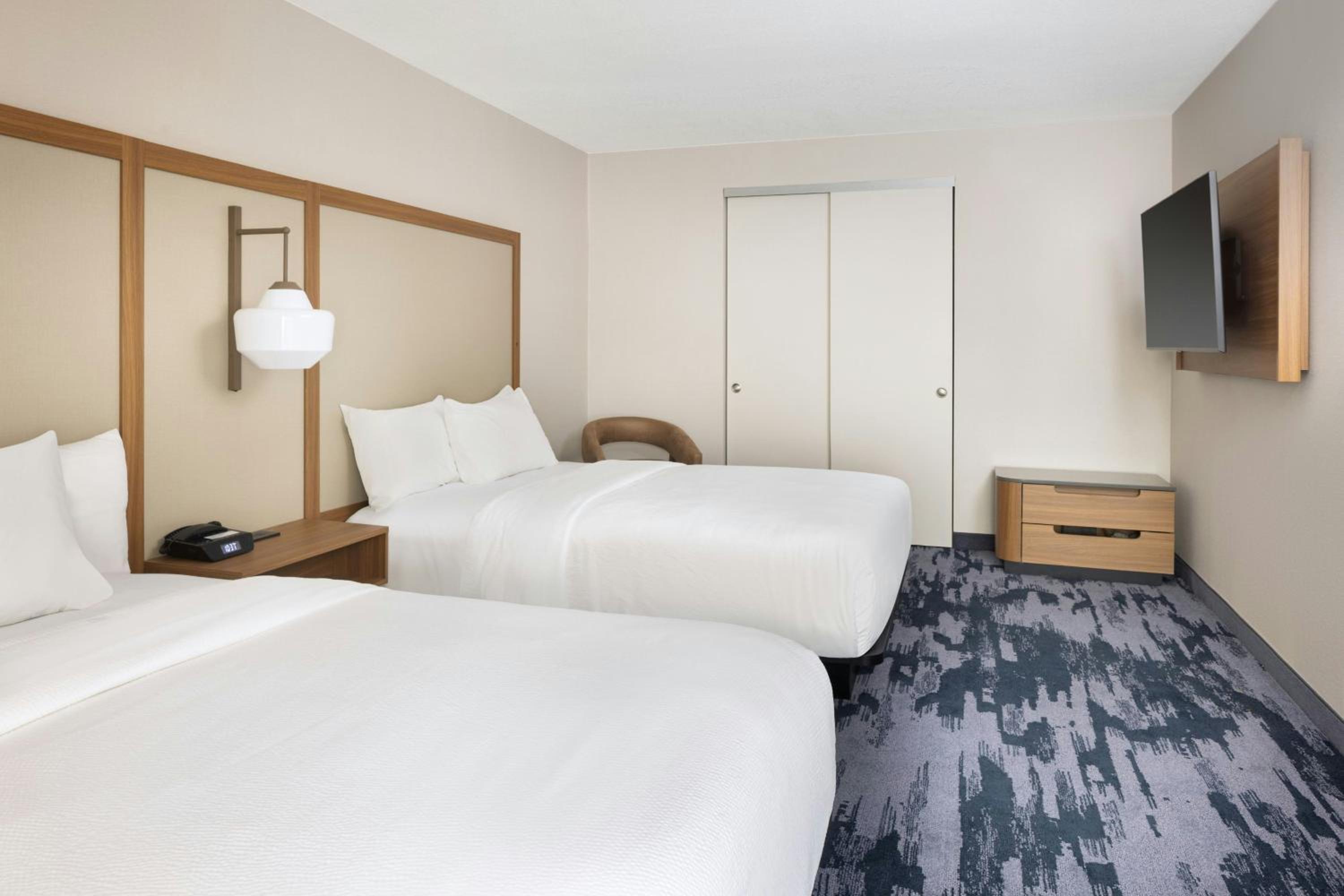 Queen Suite with Two Queen Beds and Roll-In Shower - Mobility and Hearing Accessible - Photo 5