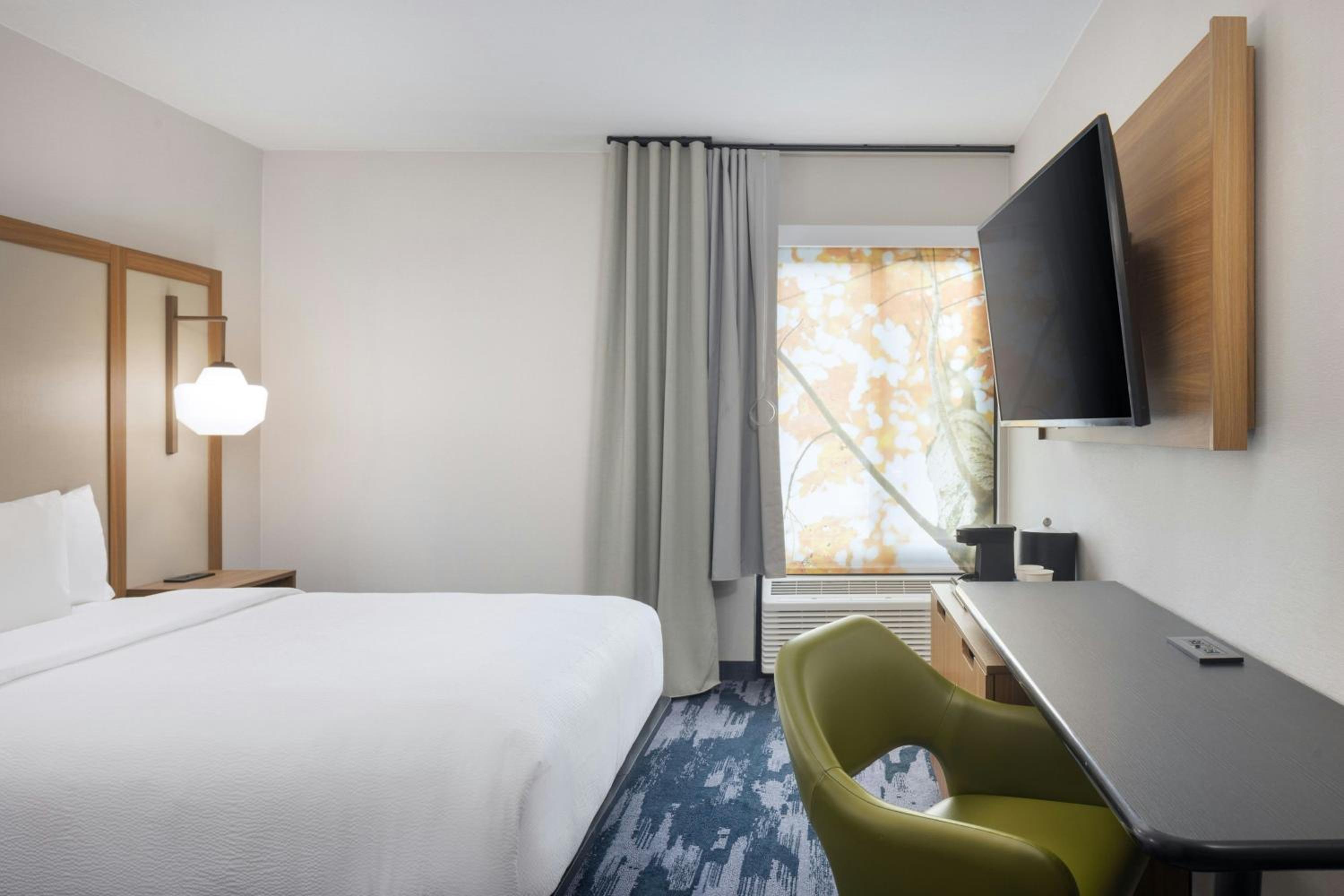 Queen Room - Hearing Accessible - Photo 4