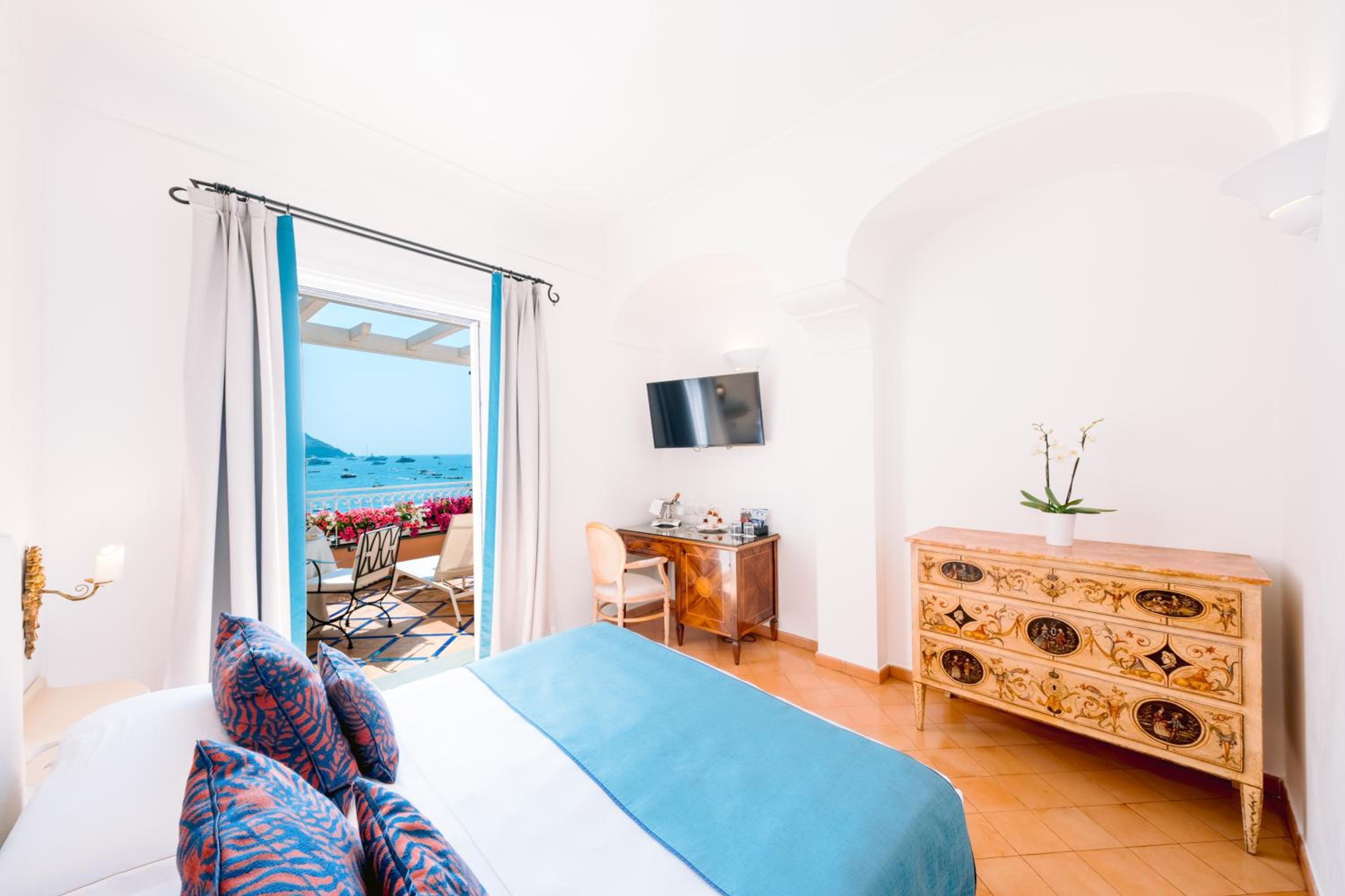 Double Room with Balcony and Sea View - Photo 1