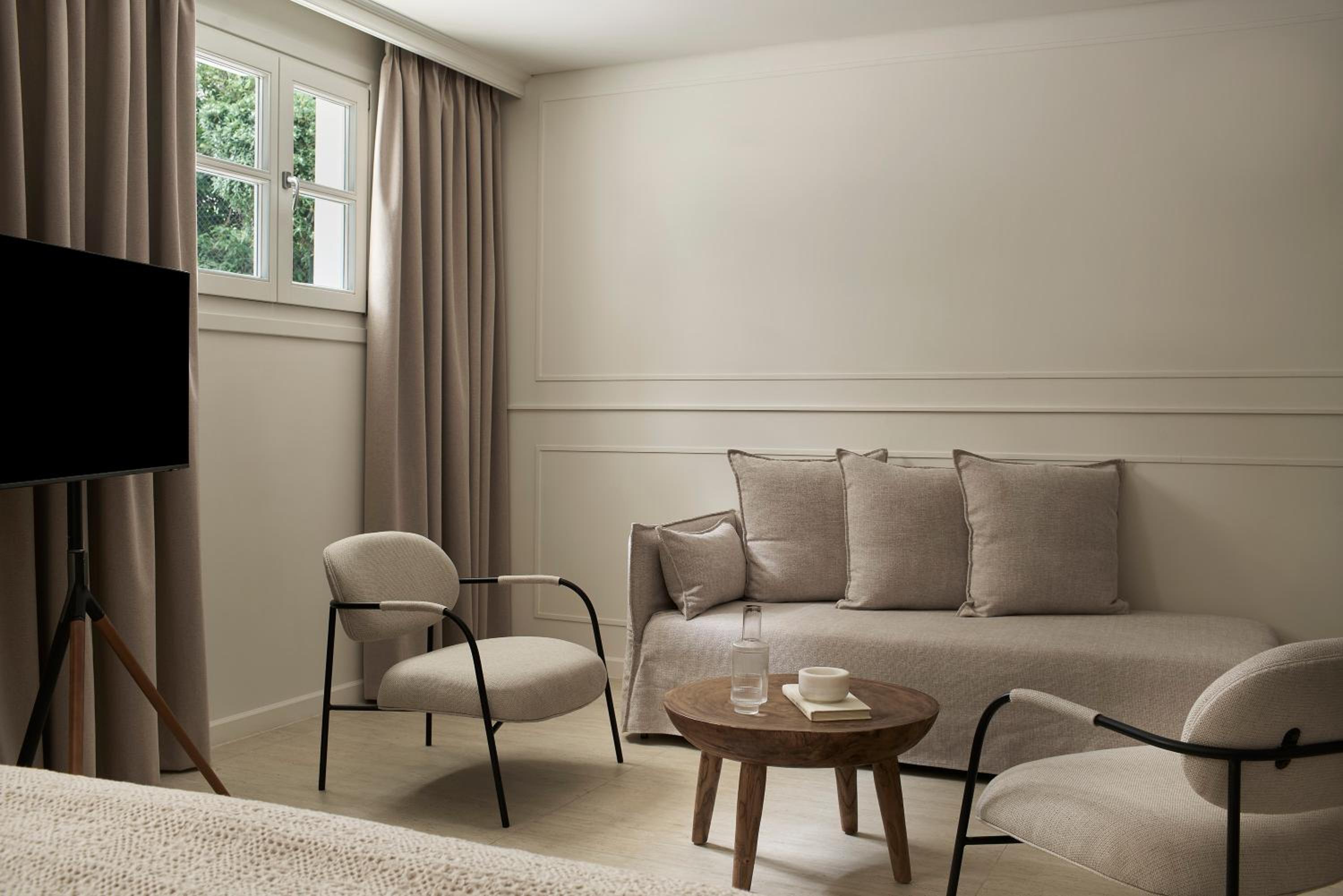 Standard Triple Room with Window photo 3