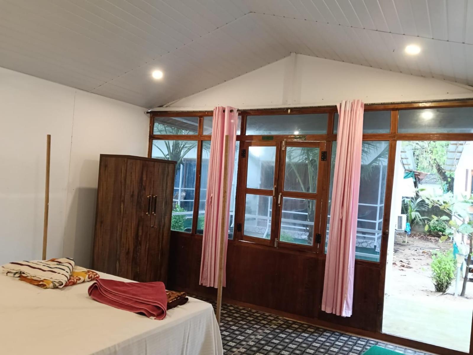 Deluxe Double Room with Side Sea View