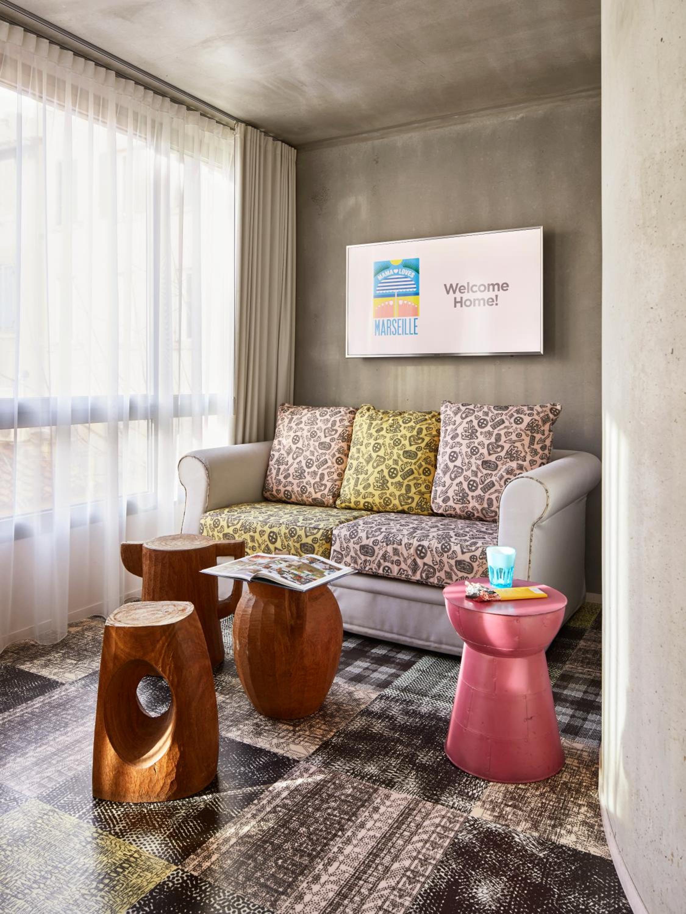 Large Mama Family Room - Photo 4