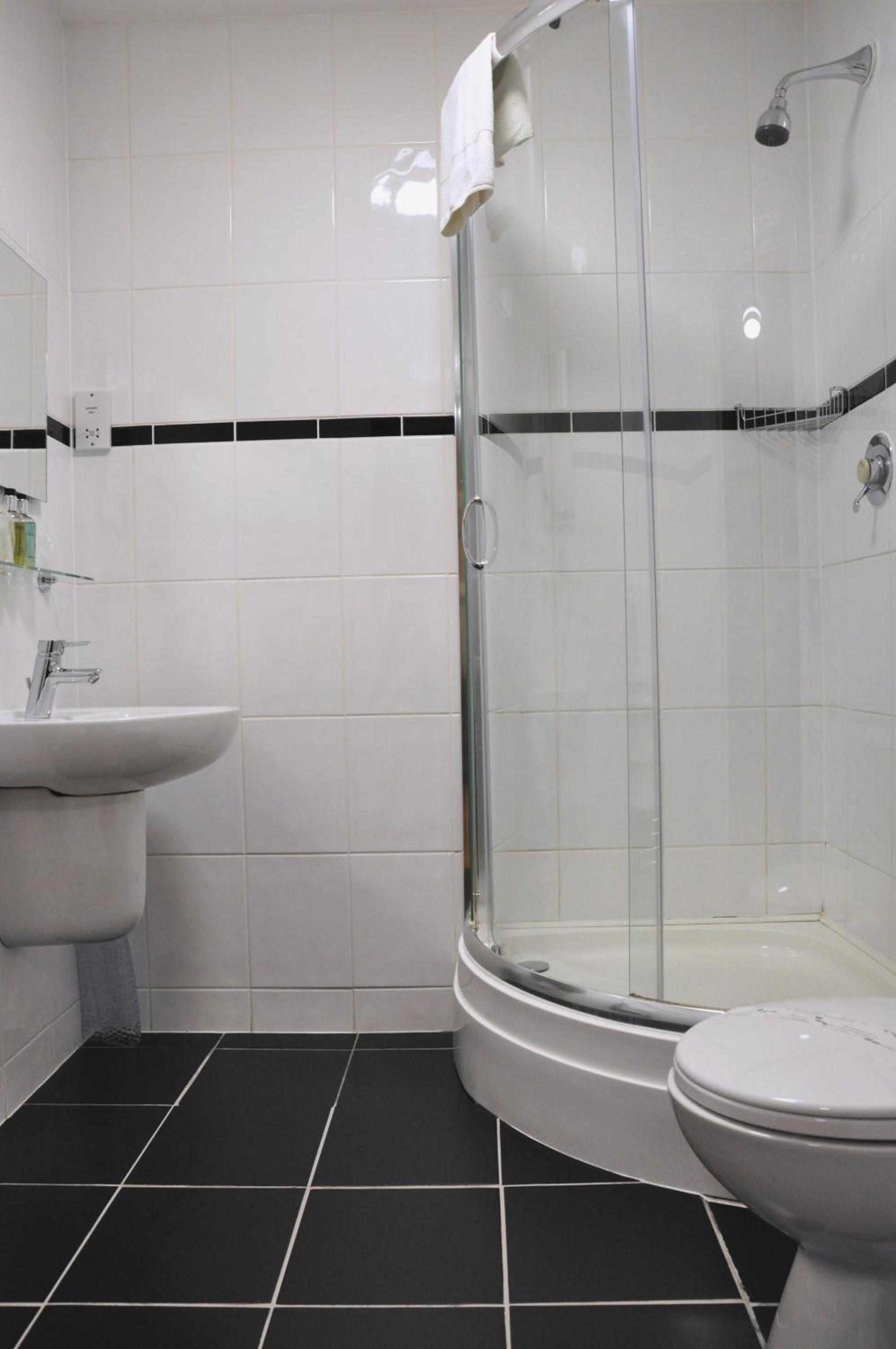 Double Room with Private Bathroom - Photo 21