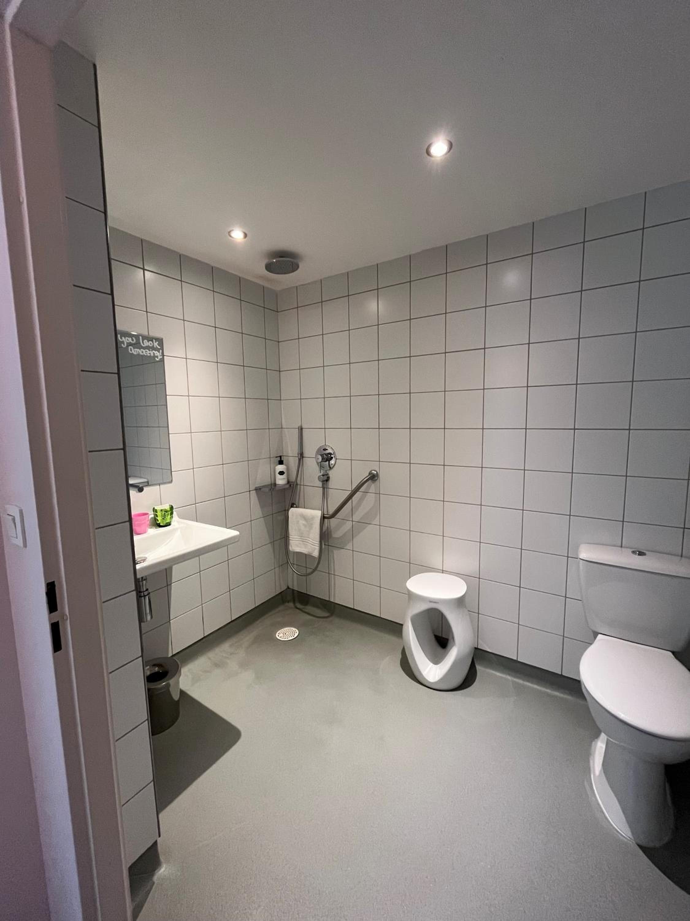 Medium Mama Double Room - Disability Access - Photo 5