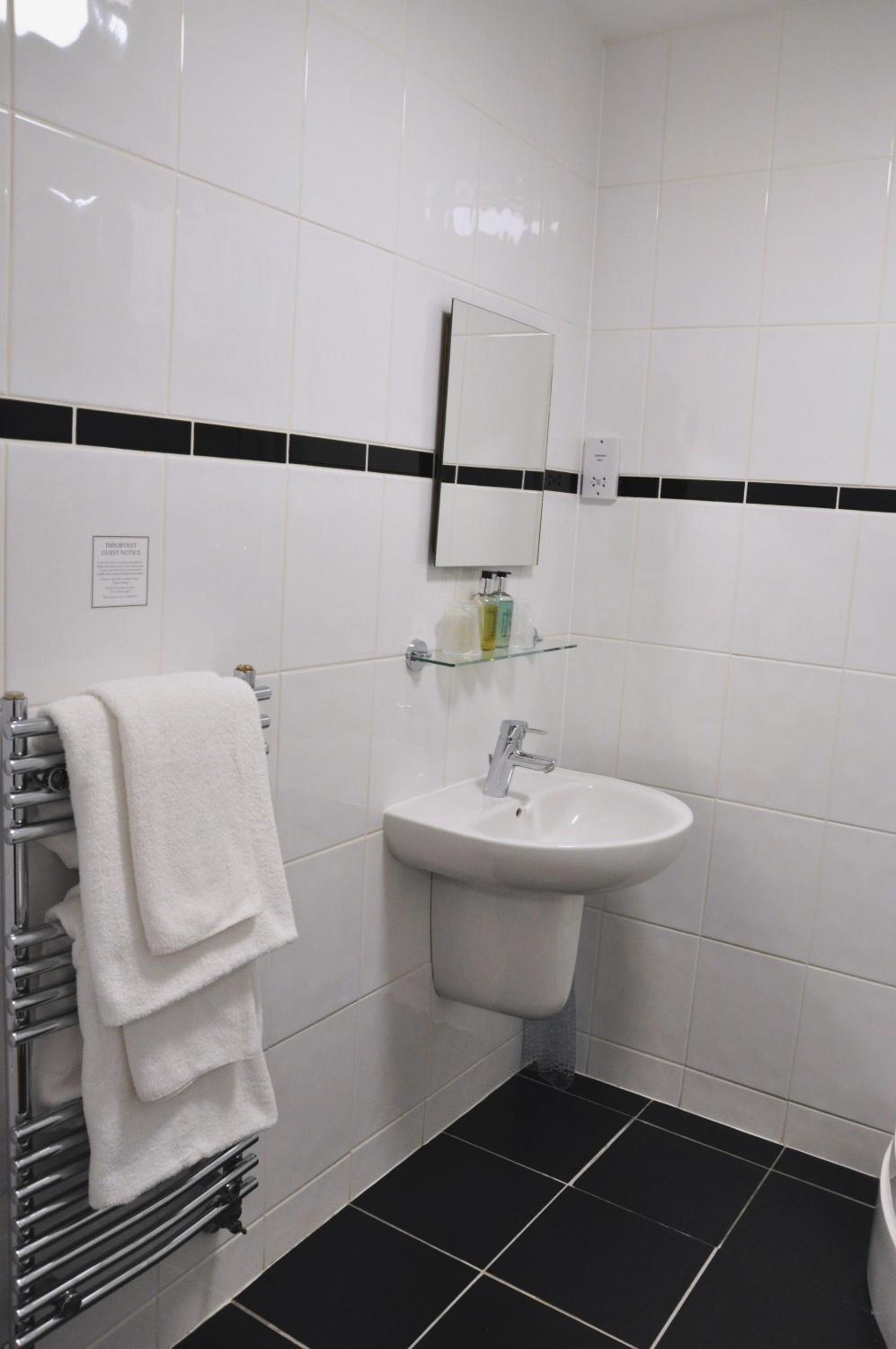 Double Room with Private Bathroom - Photo 20