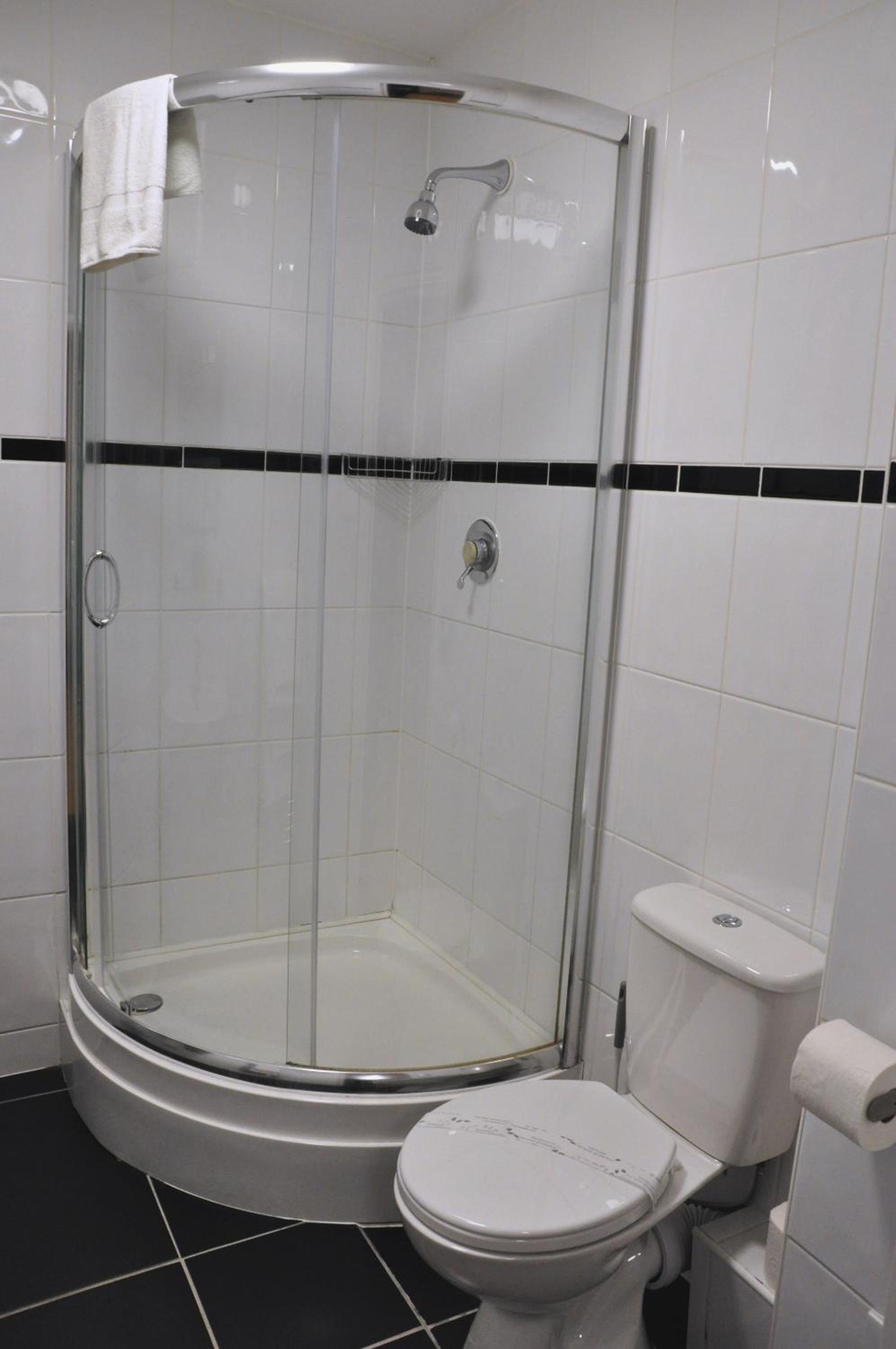 Double Room with Private Bathroom - Photo 19